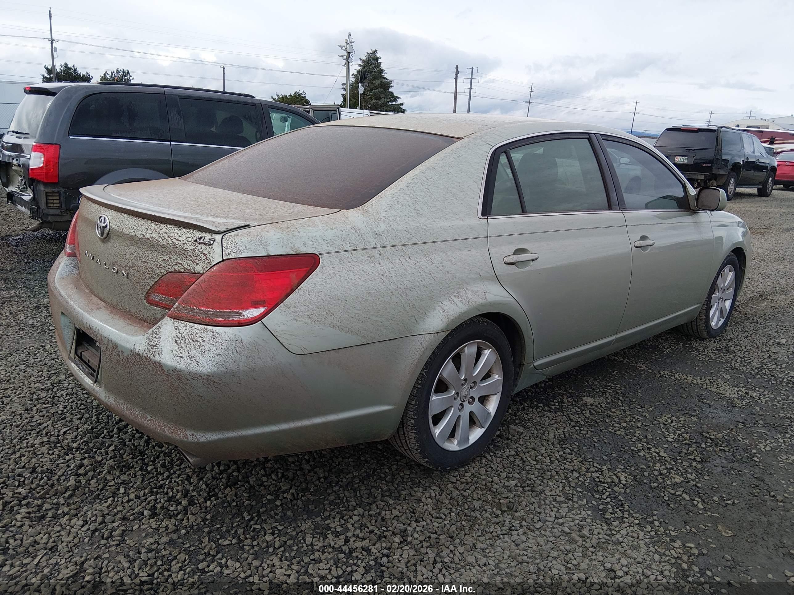 TOYOTA AVALON image 4