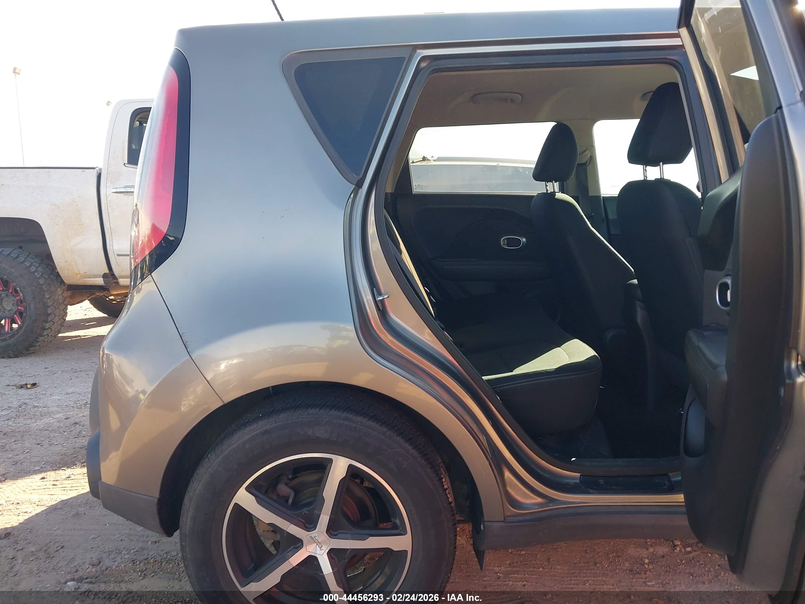 KIA SOUL image 8