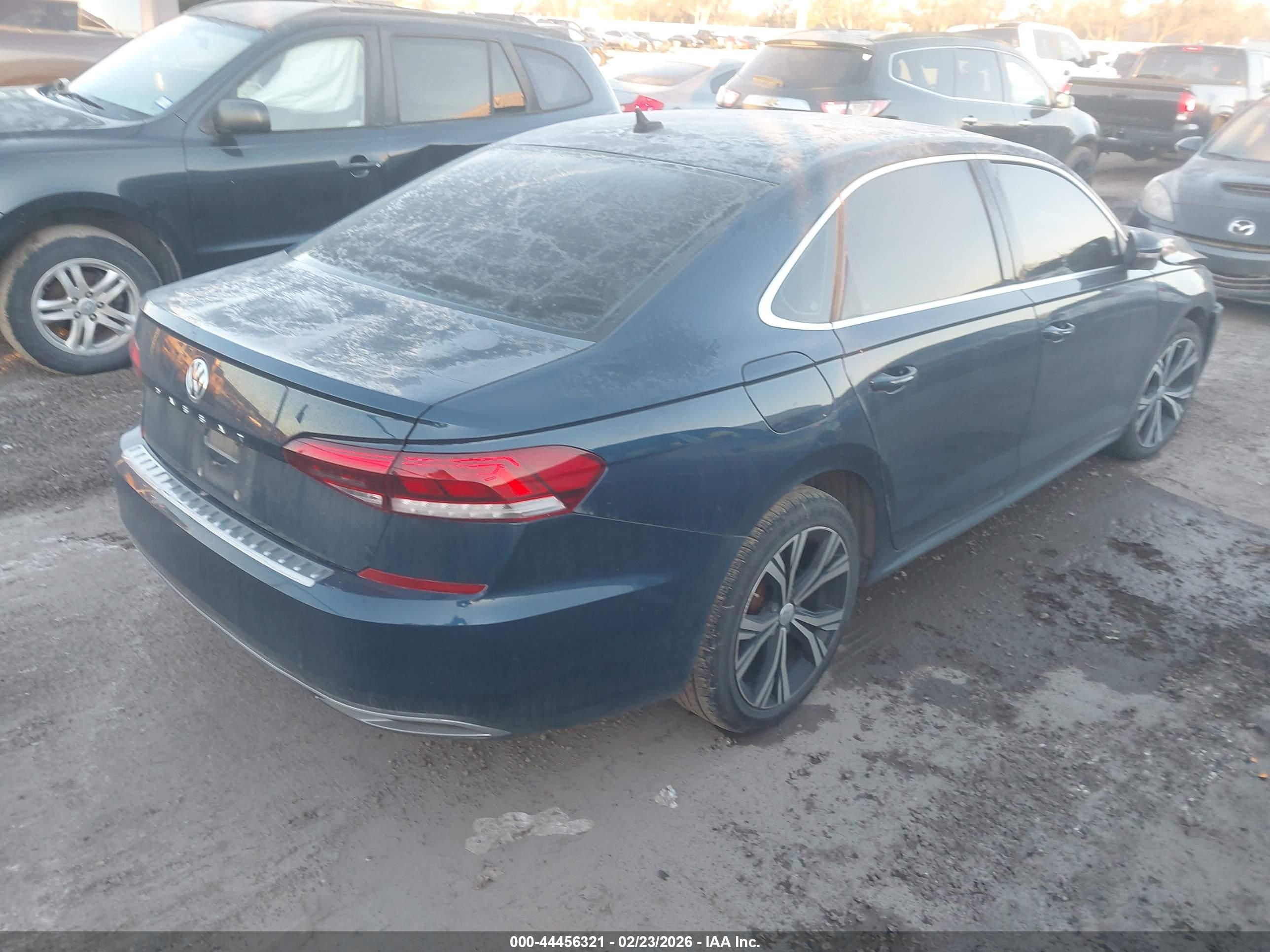 VOLKSWAGEN PASSAT image 4