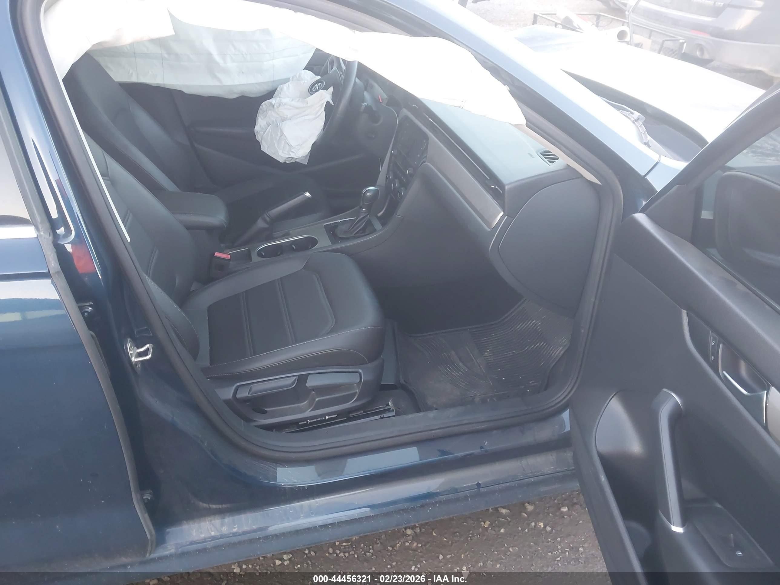 VOLKSWAGEN PASSAT image 5