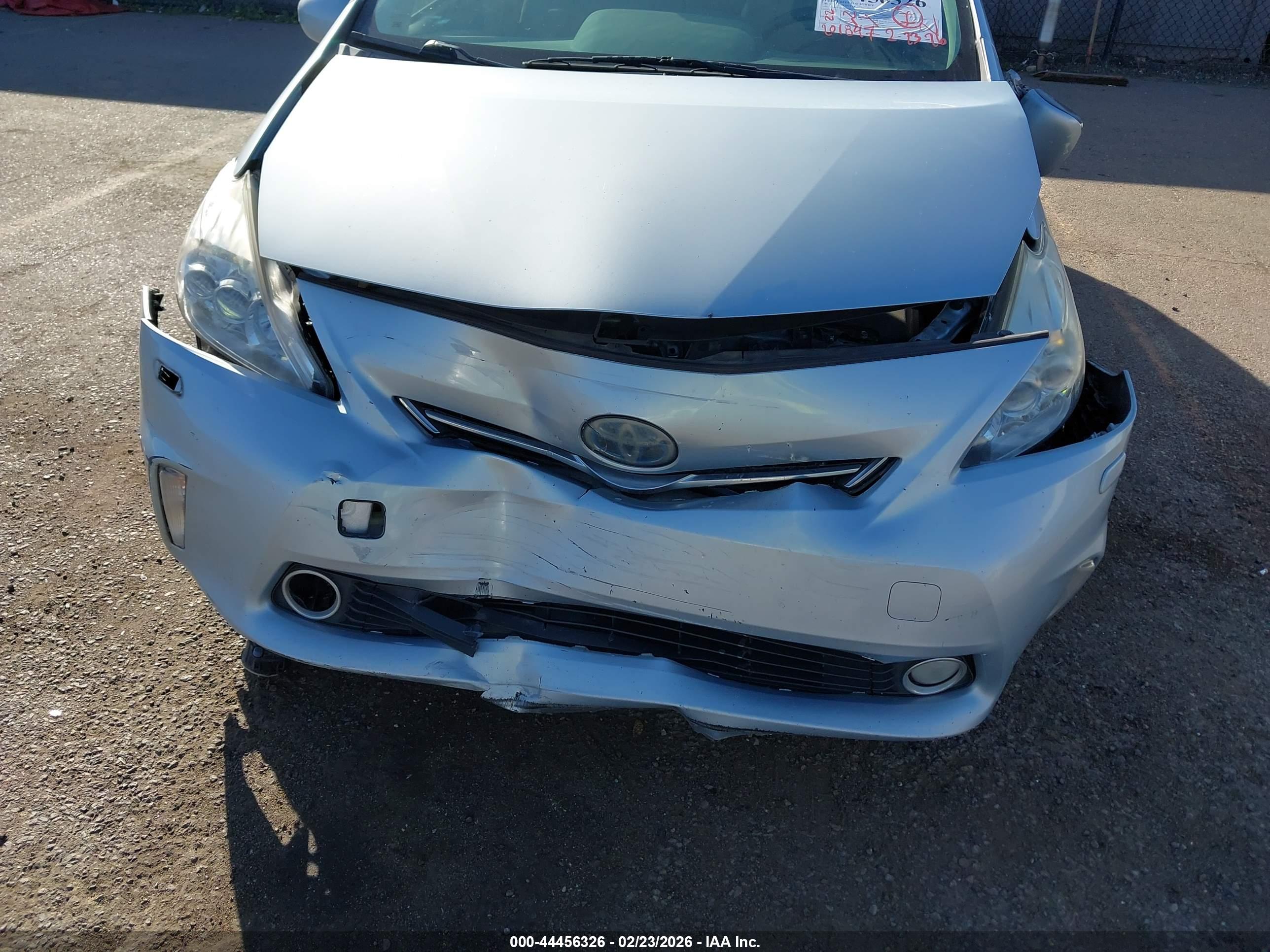 TOYOTA PRIUS image 6