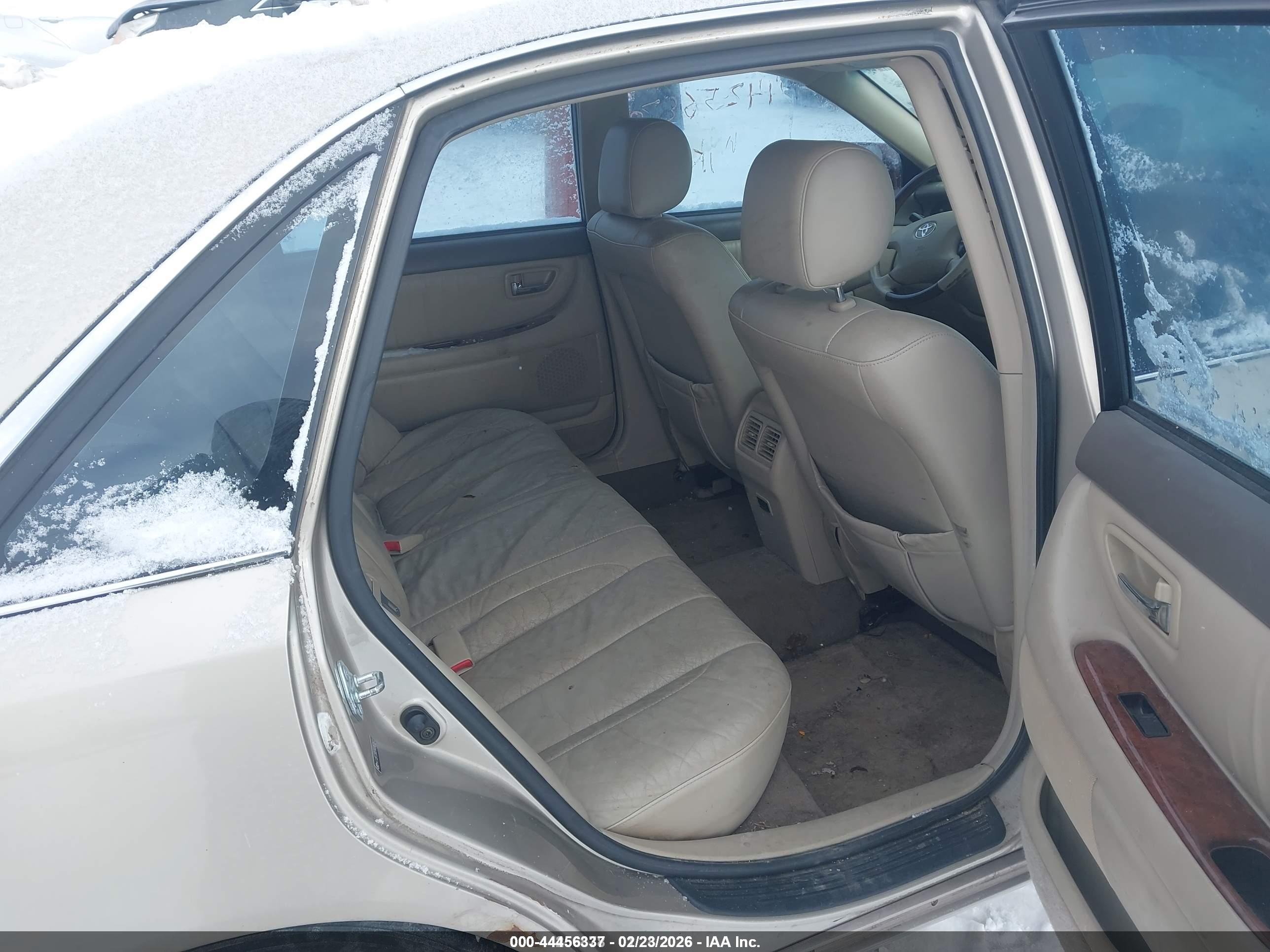TOYOTA AVALON image 8