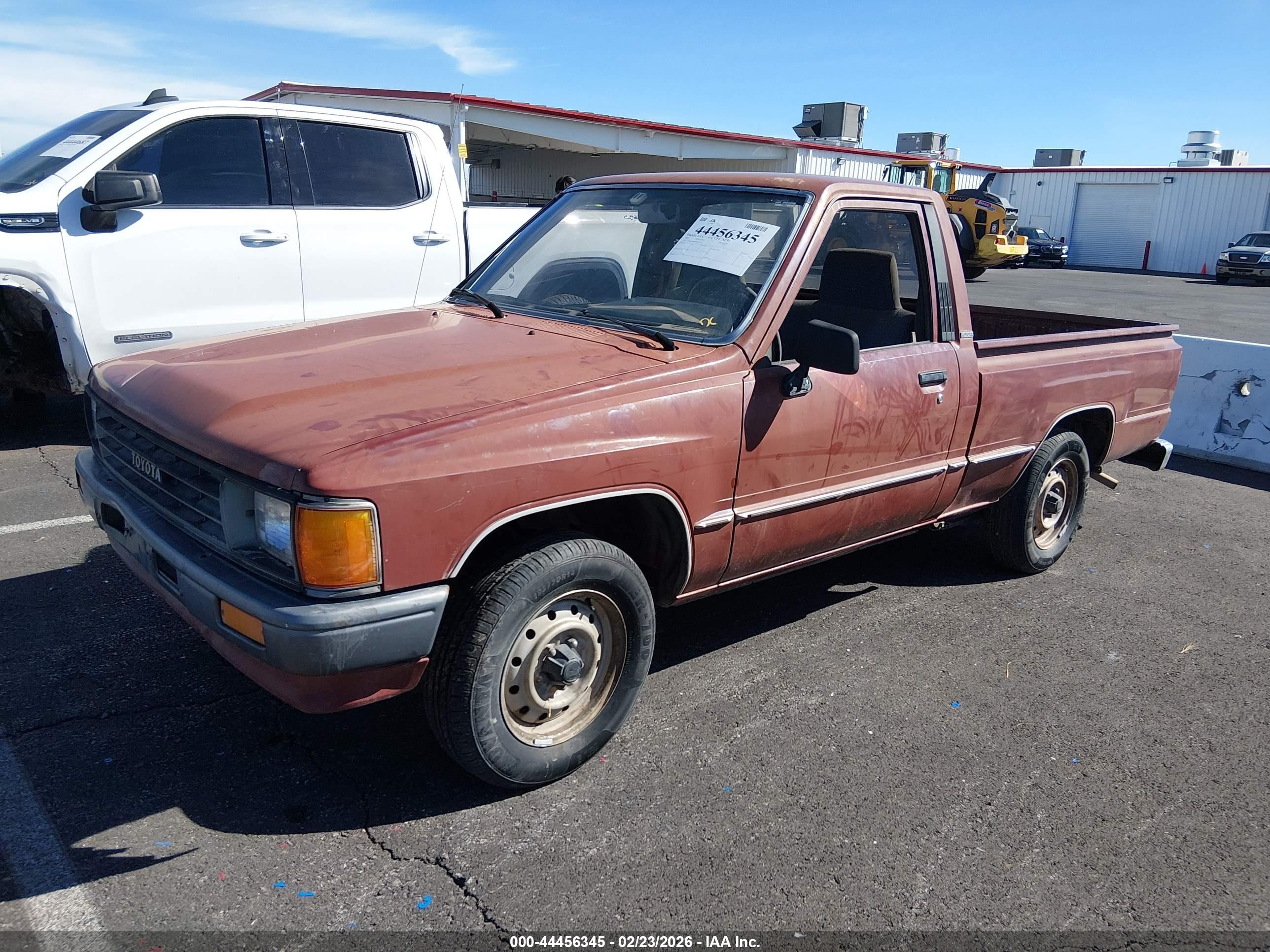 TOYOTA PICKUP image 2