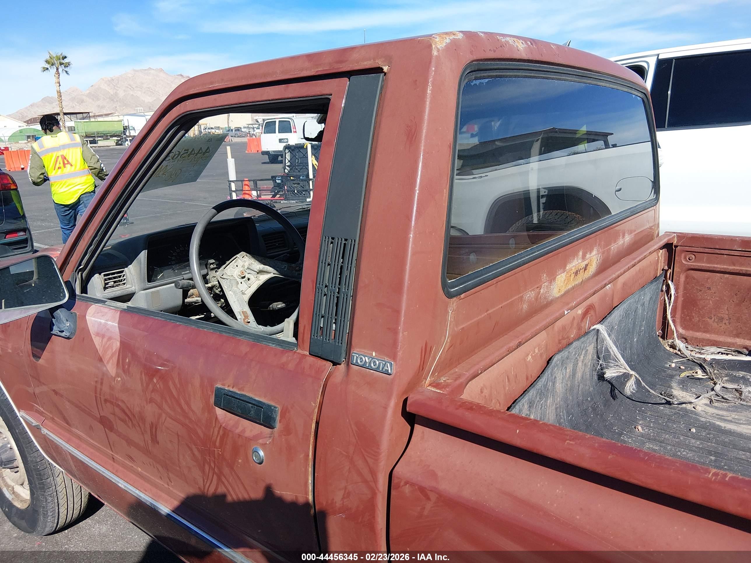 TOYOTA PICKUP image 6