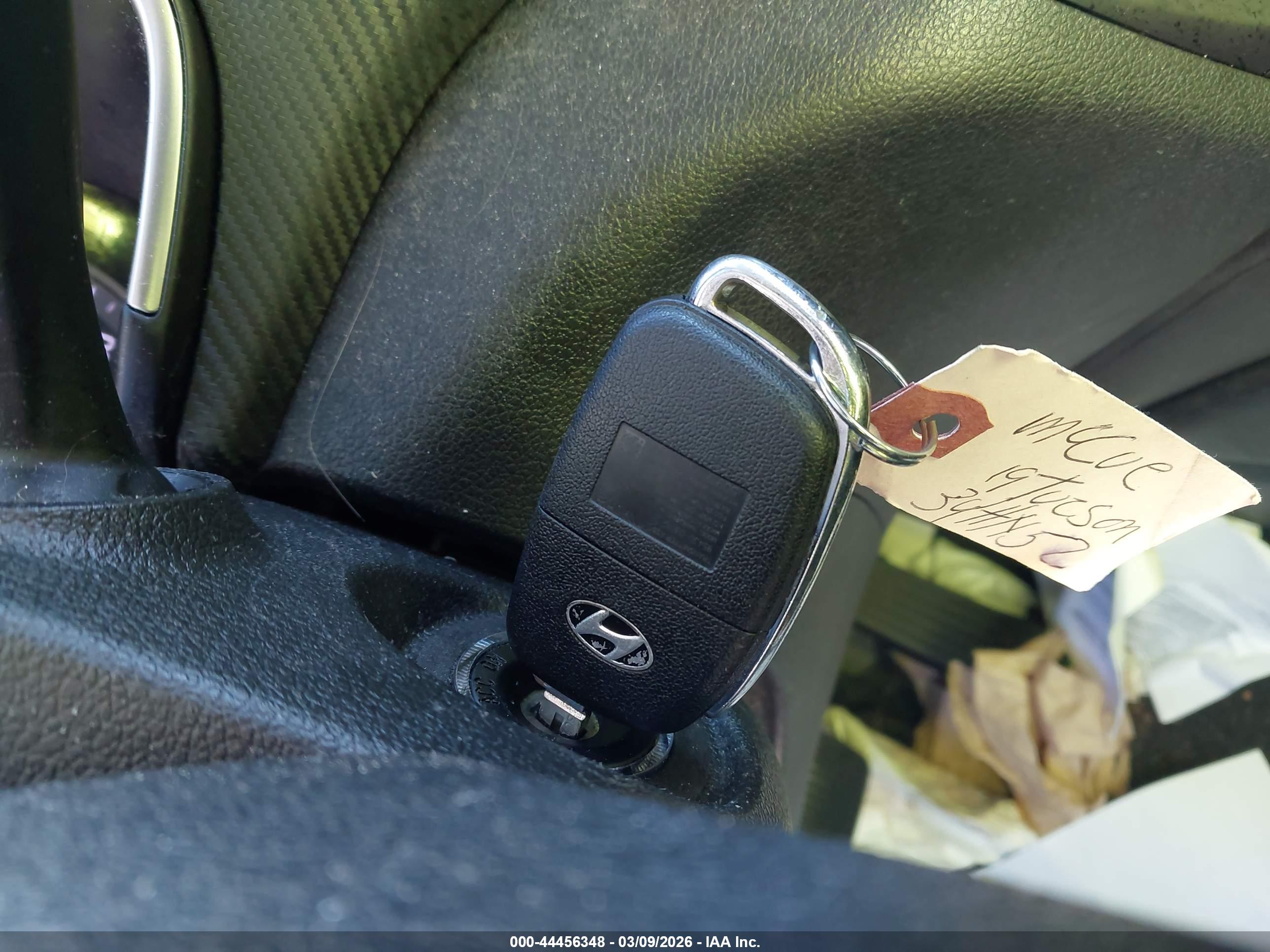HYUNDAI TUCSON image 11