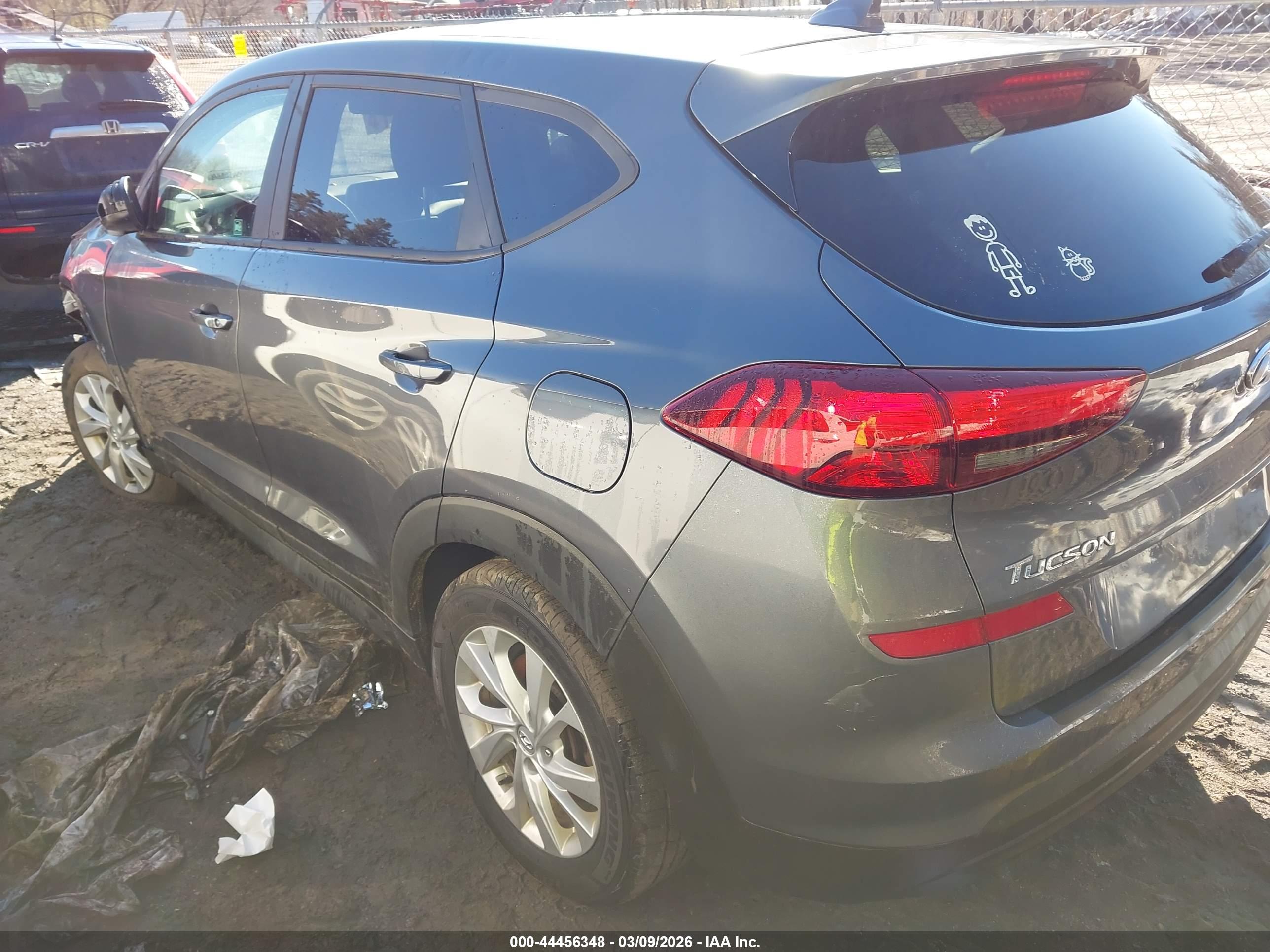 HYUNDAI TUCSON image 3