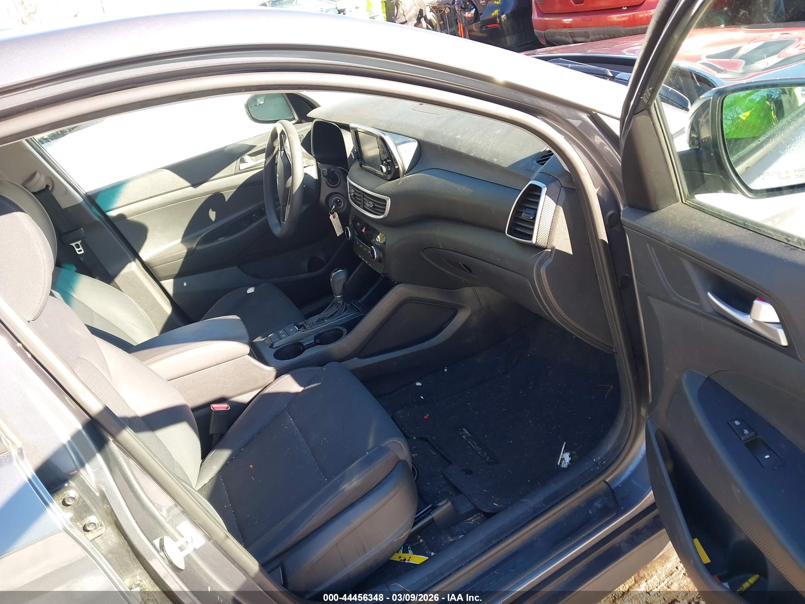 HYUNDAI TUCSON image 5