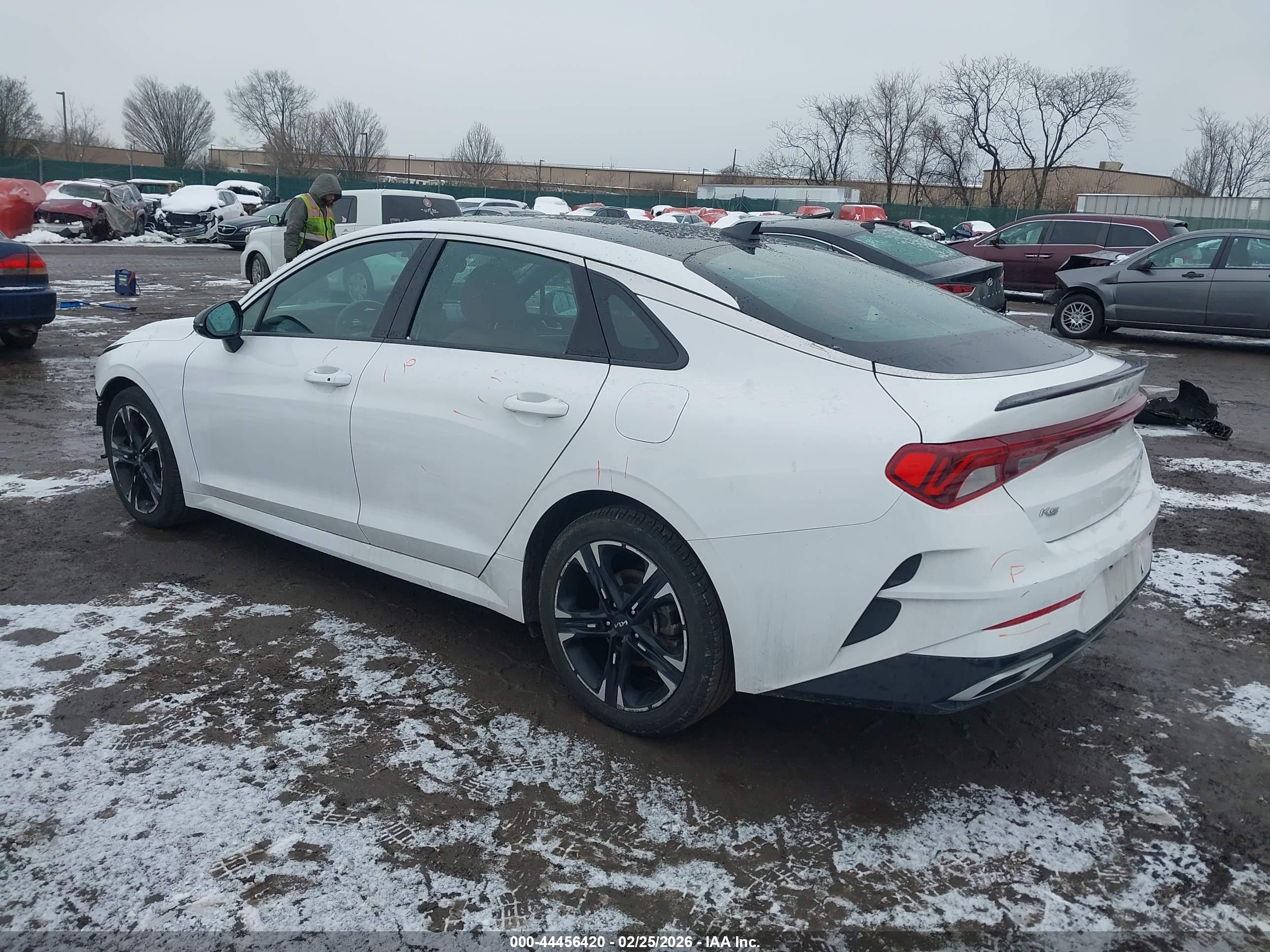 KIA K5 image 3