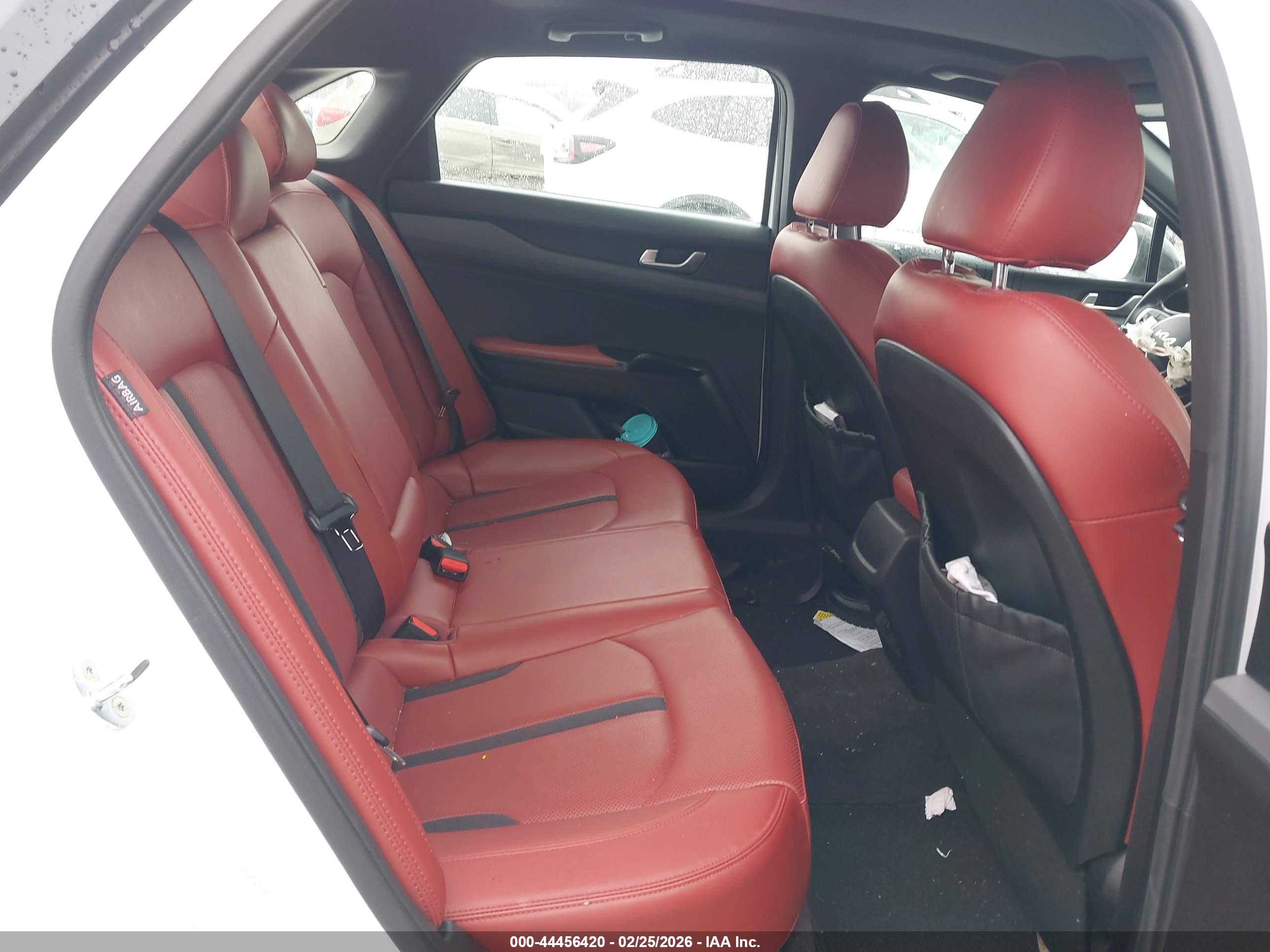 KIA K5 image 8
