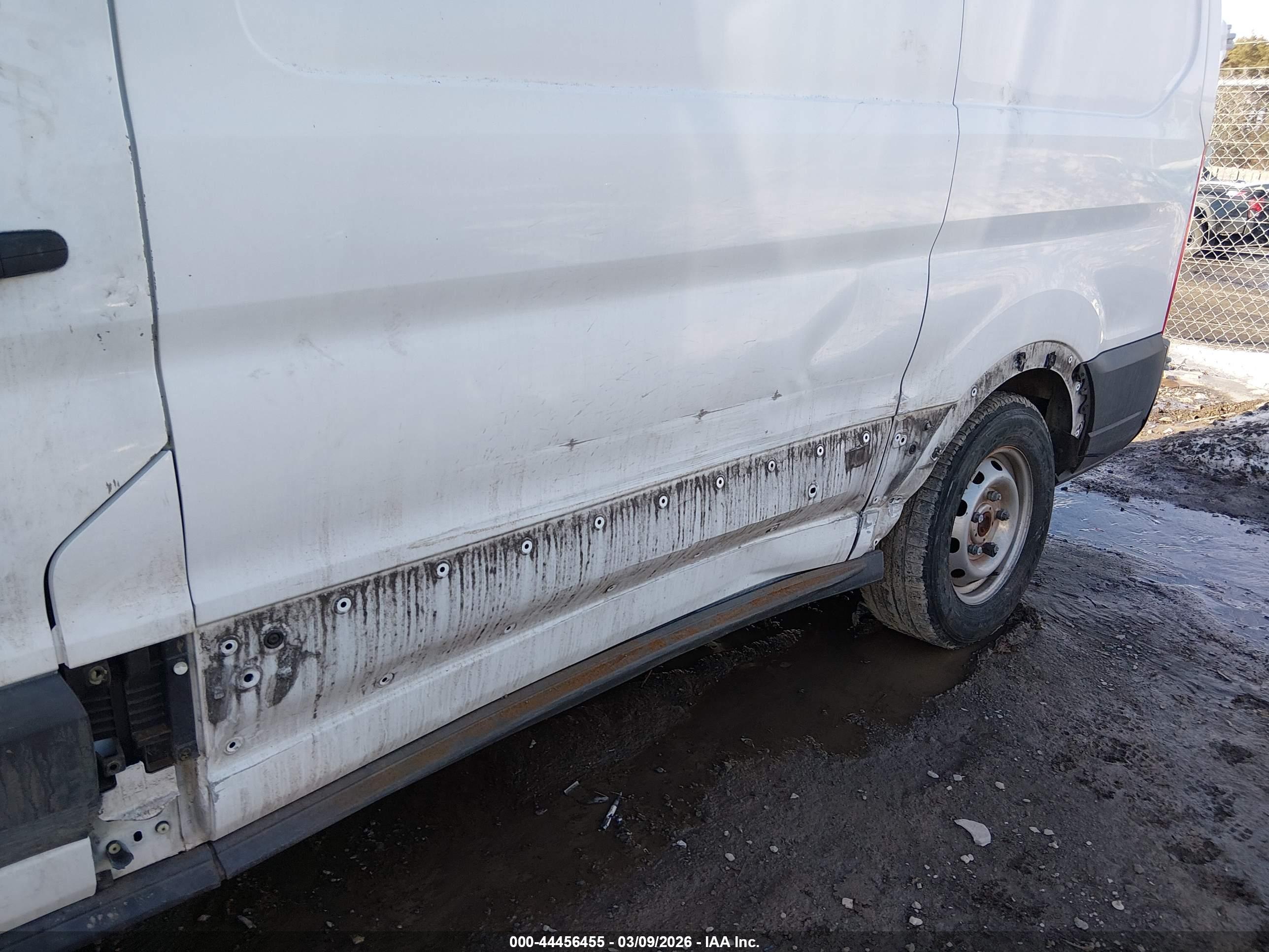 FORD TRANSIT-150 image 6