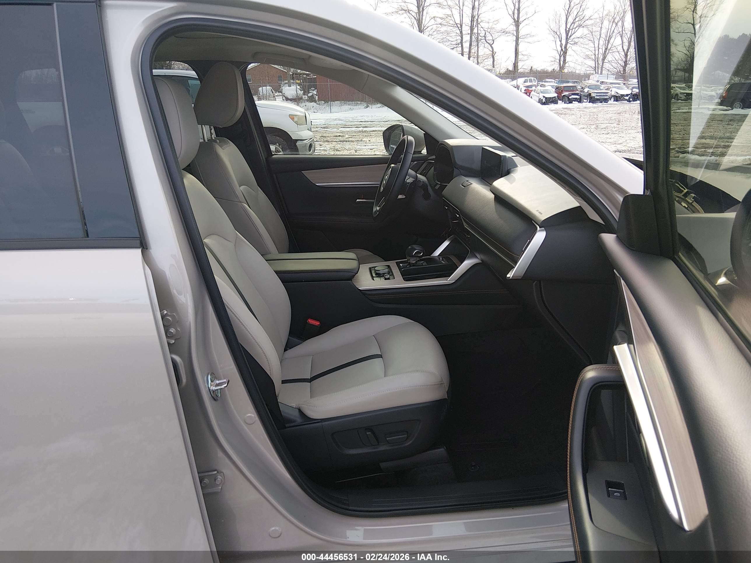 MAZDA CX-90 image 5