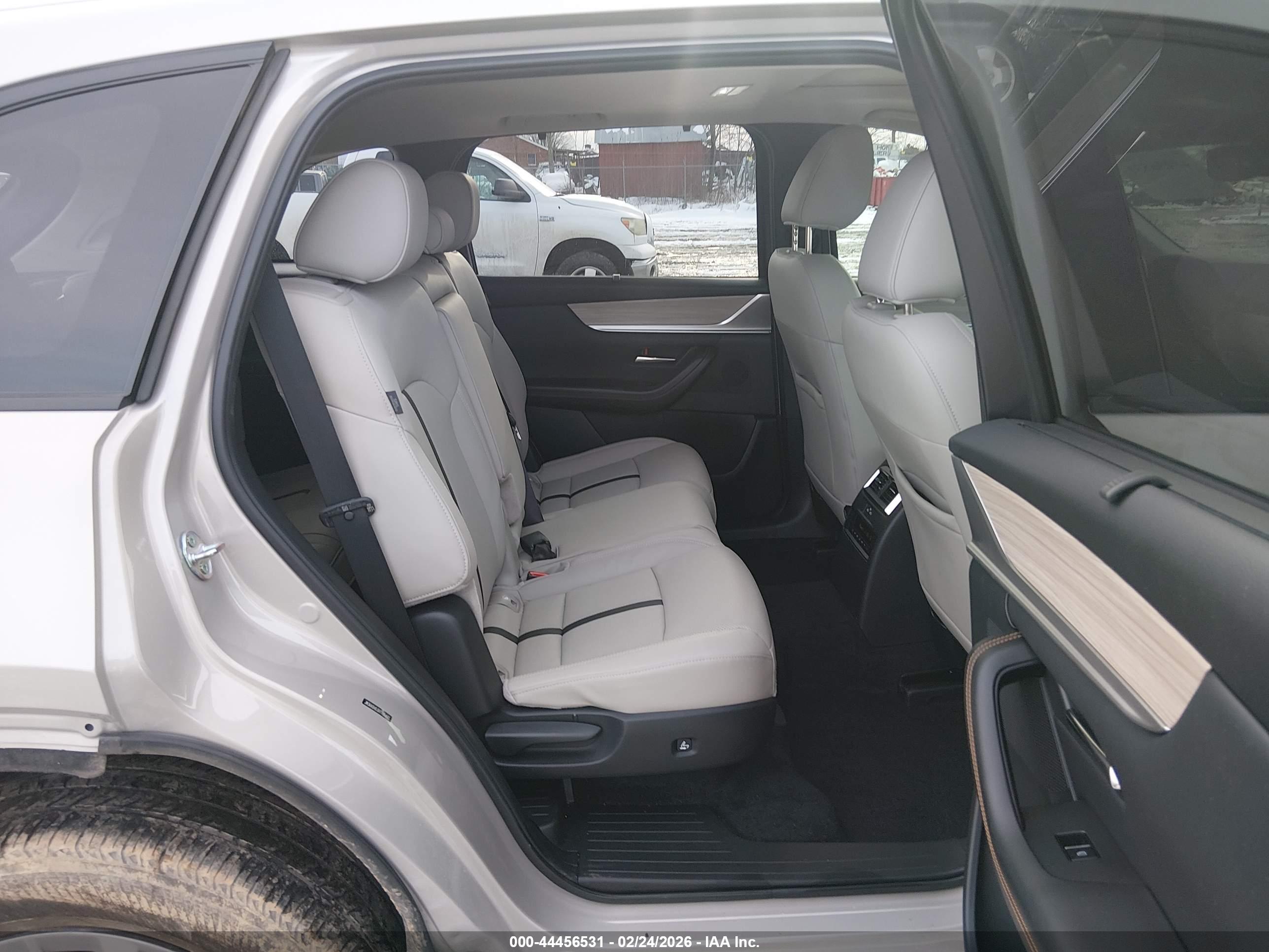 MAZDA CX-90 image 8
