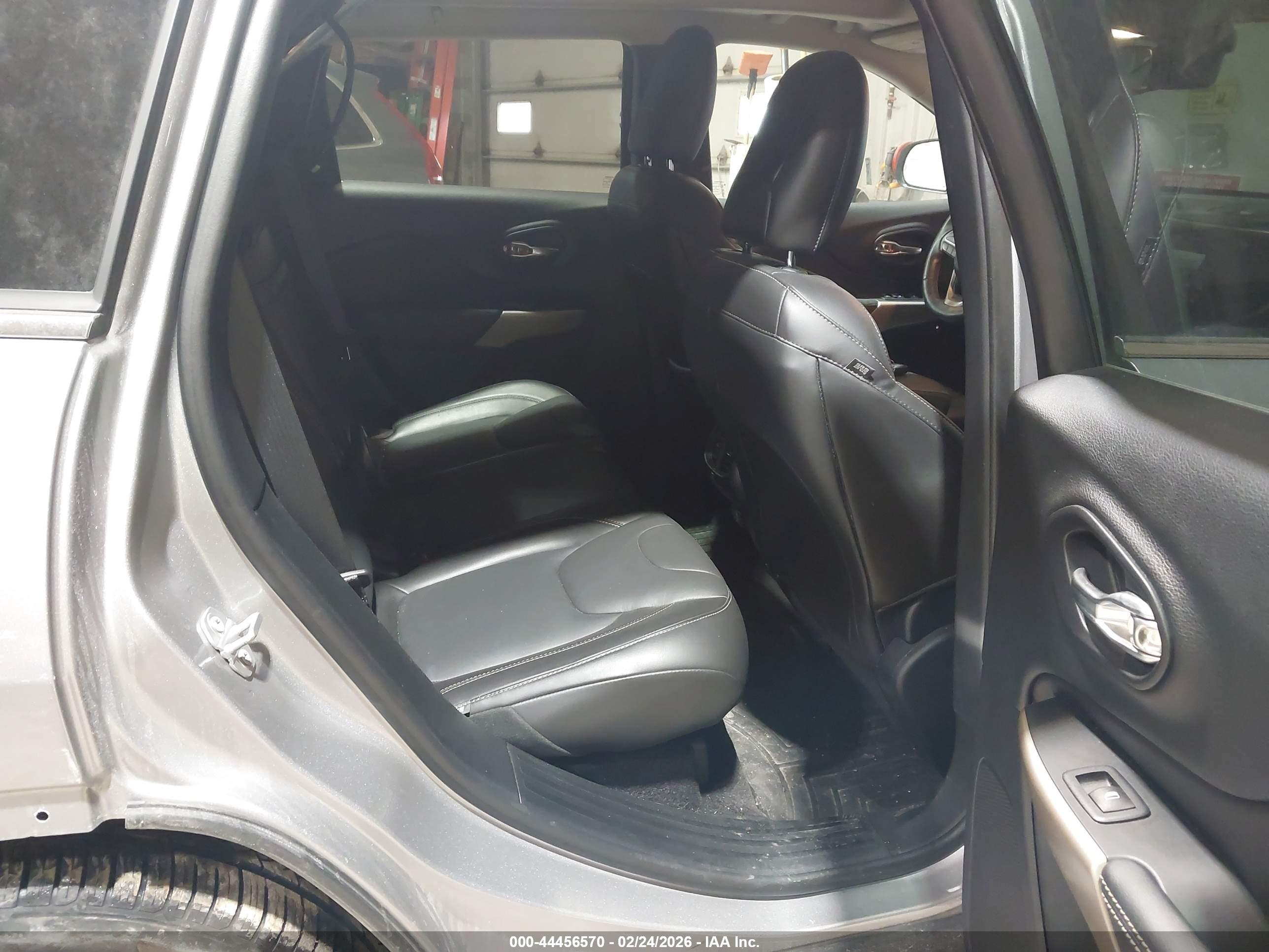 JEEP CHEROKEE image 8
