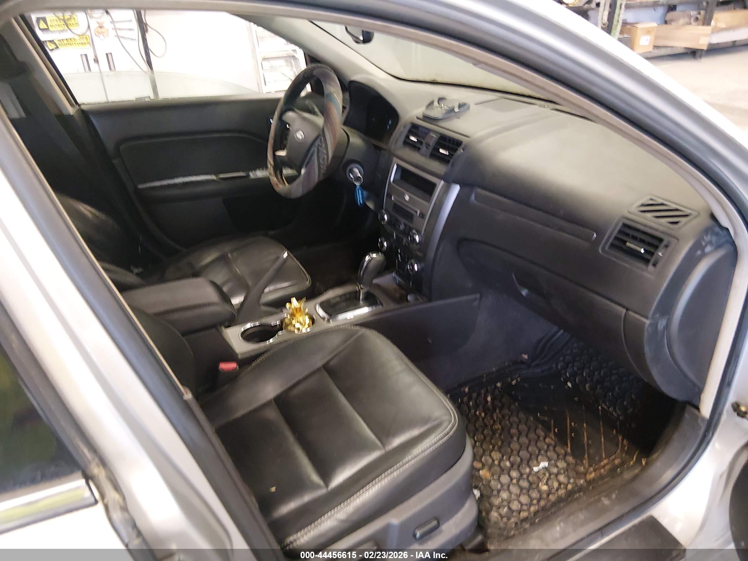 FORD FUSION image 5