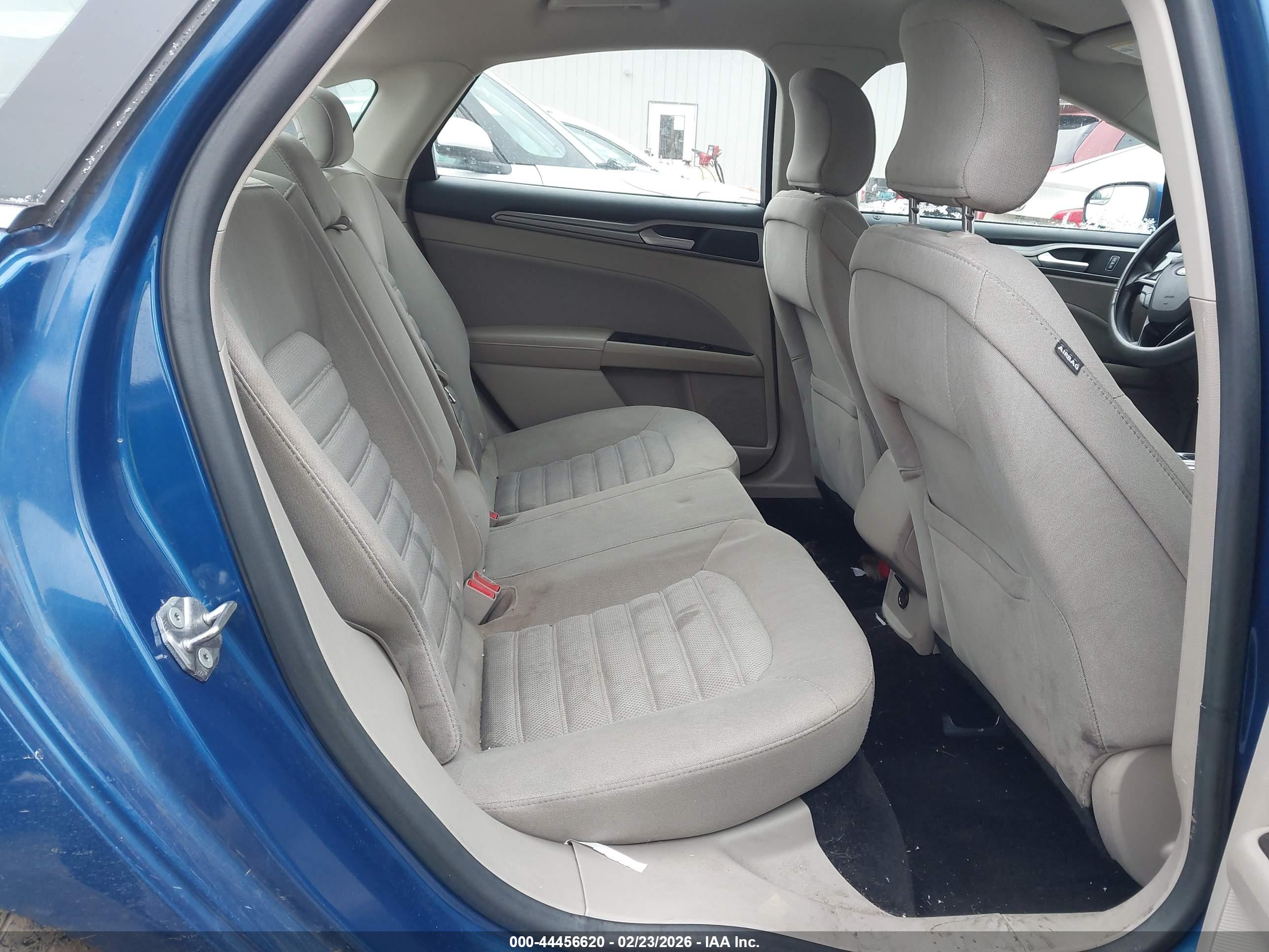 FORD FUSION image 8