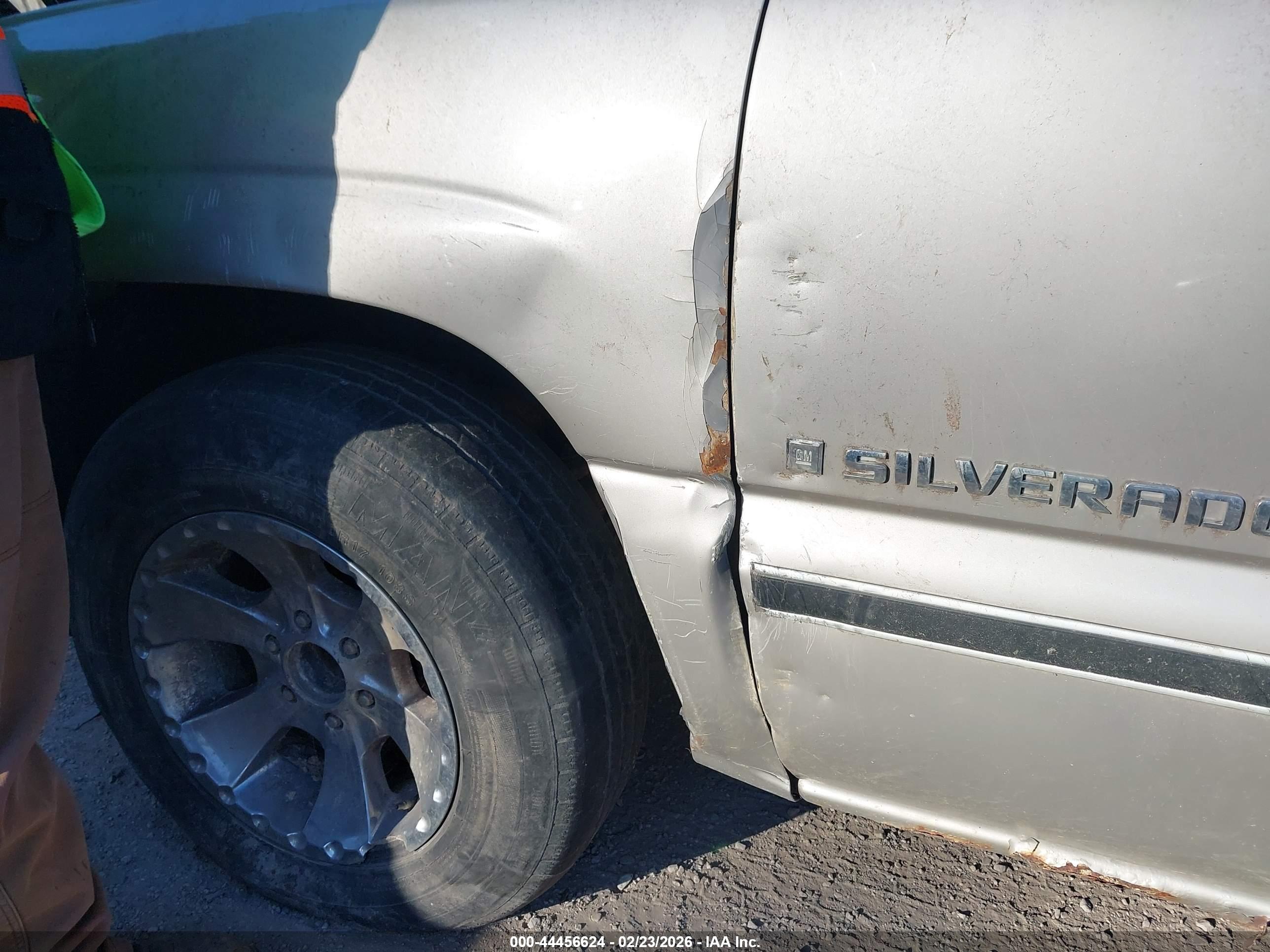 CHEVROLET SILVERADO image 6