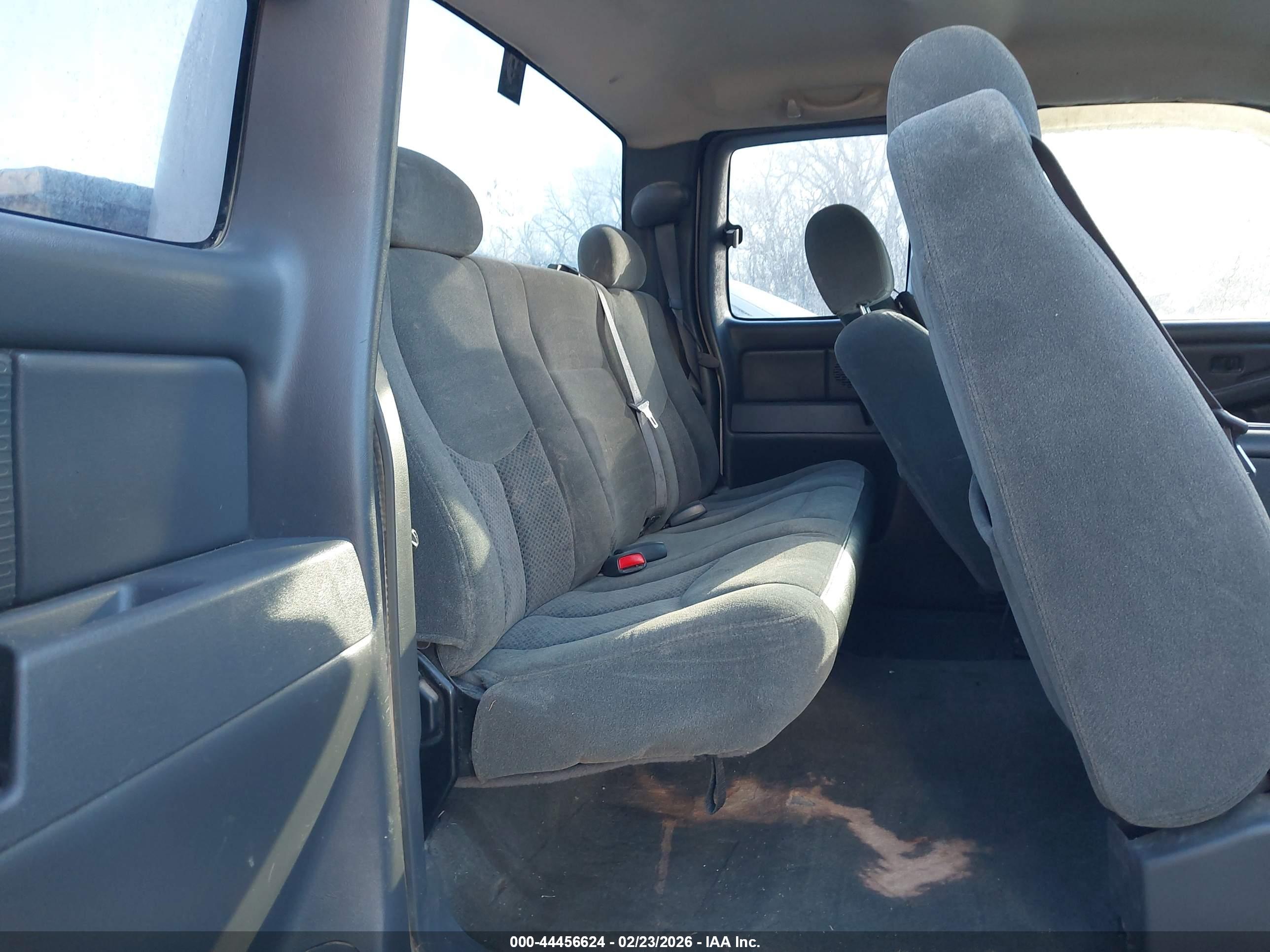 CHEVROLET SILVERADO image 8