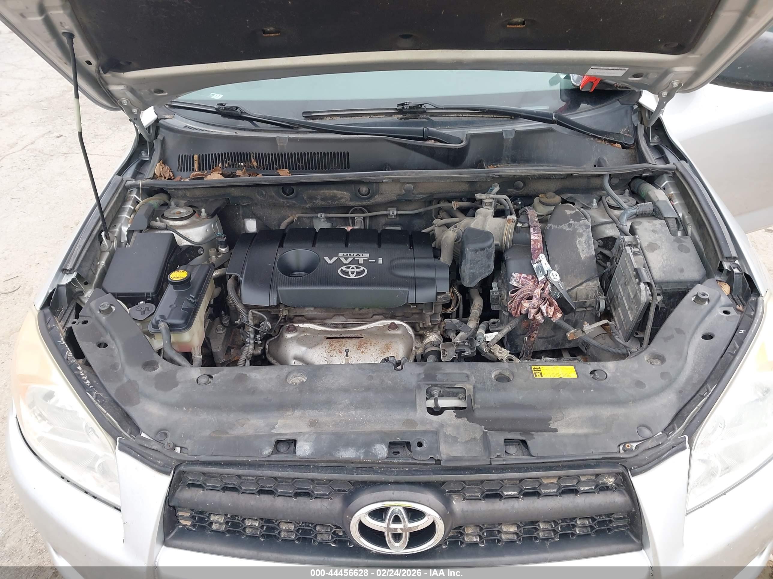 TOYOTA RAV4 image 10