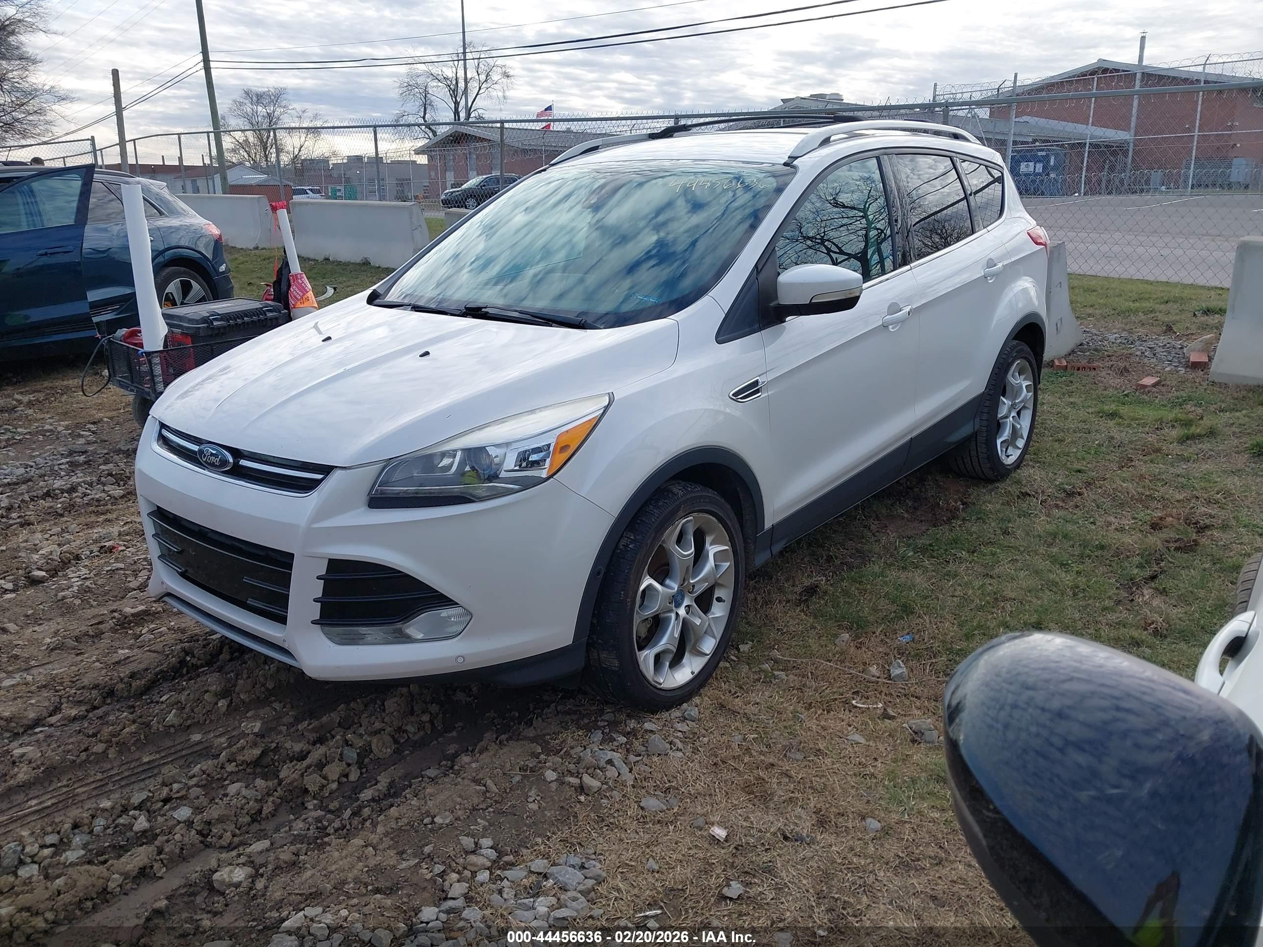 FORD ESCAPE image 2