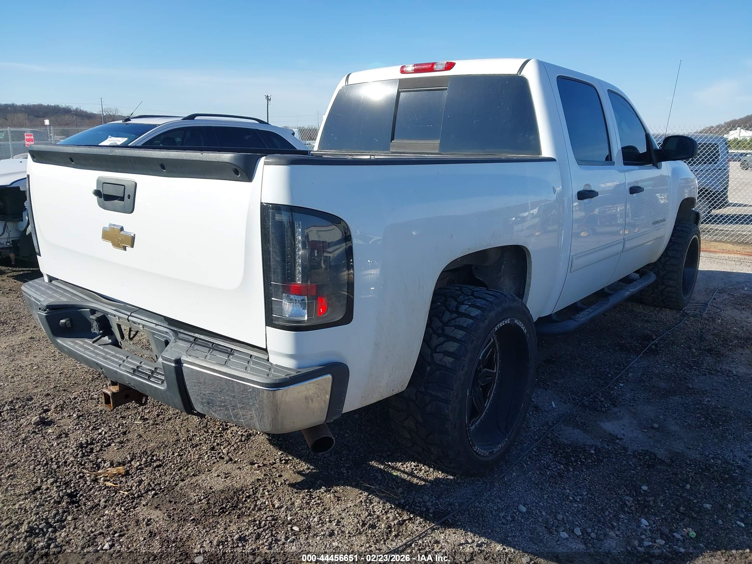 CHEVROLET SILVERADO image 4