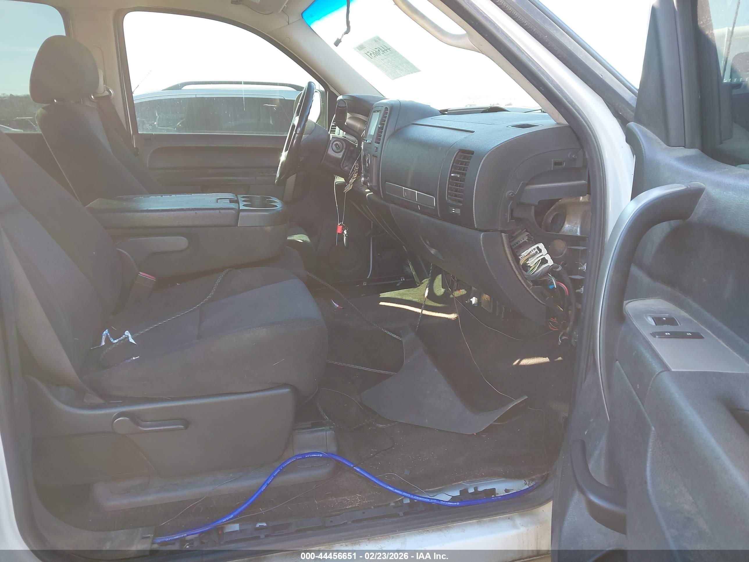 CHEVROLET SILVERADO image 5