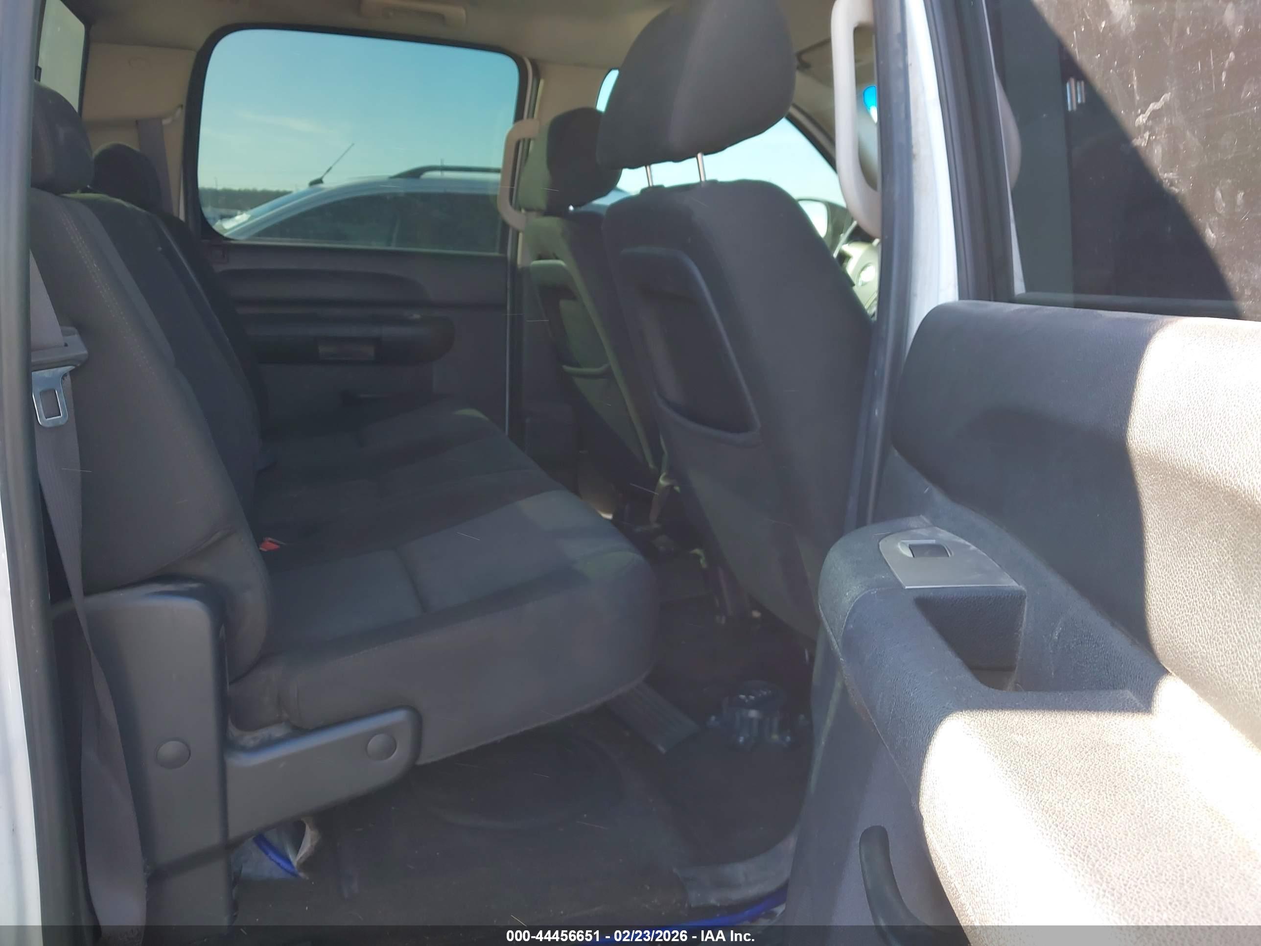 CHEVROLET SILVERADO image 8