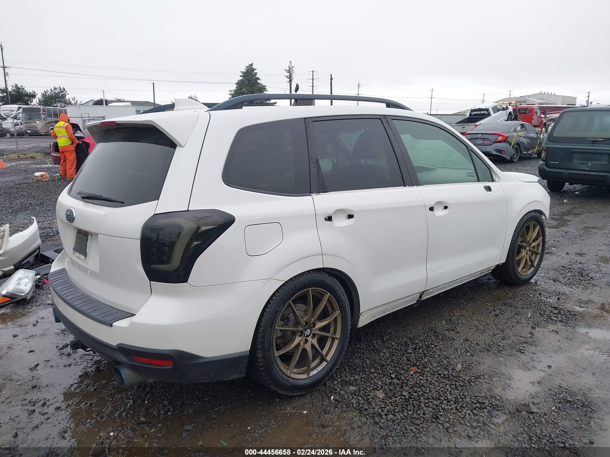 SUBARU FORESTER image 4