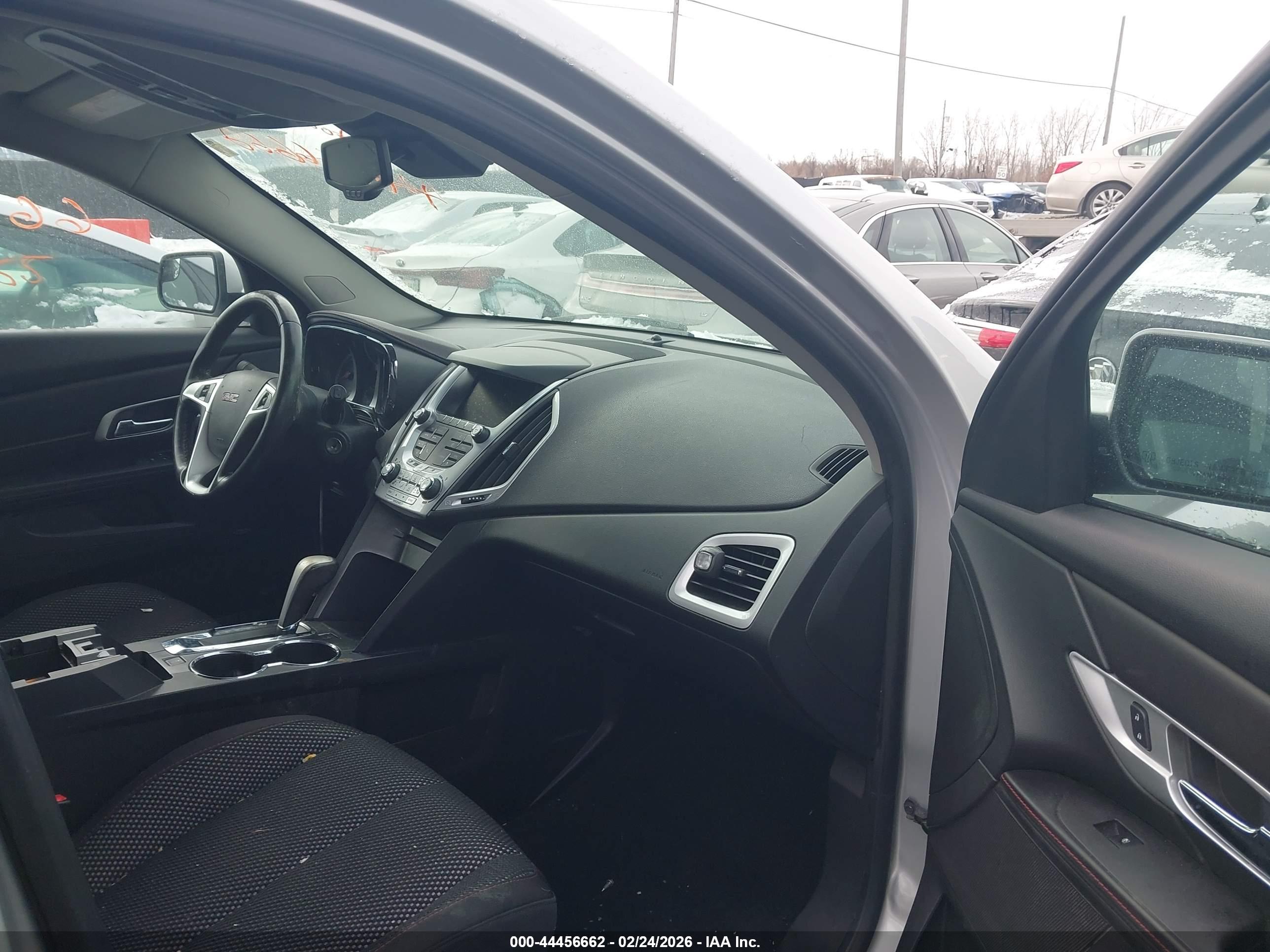 GMC TERRAIN image 5