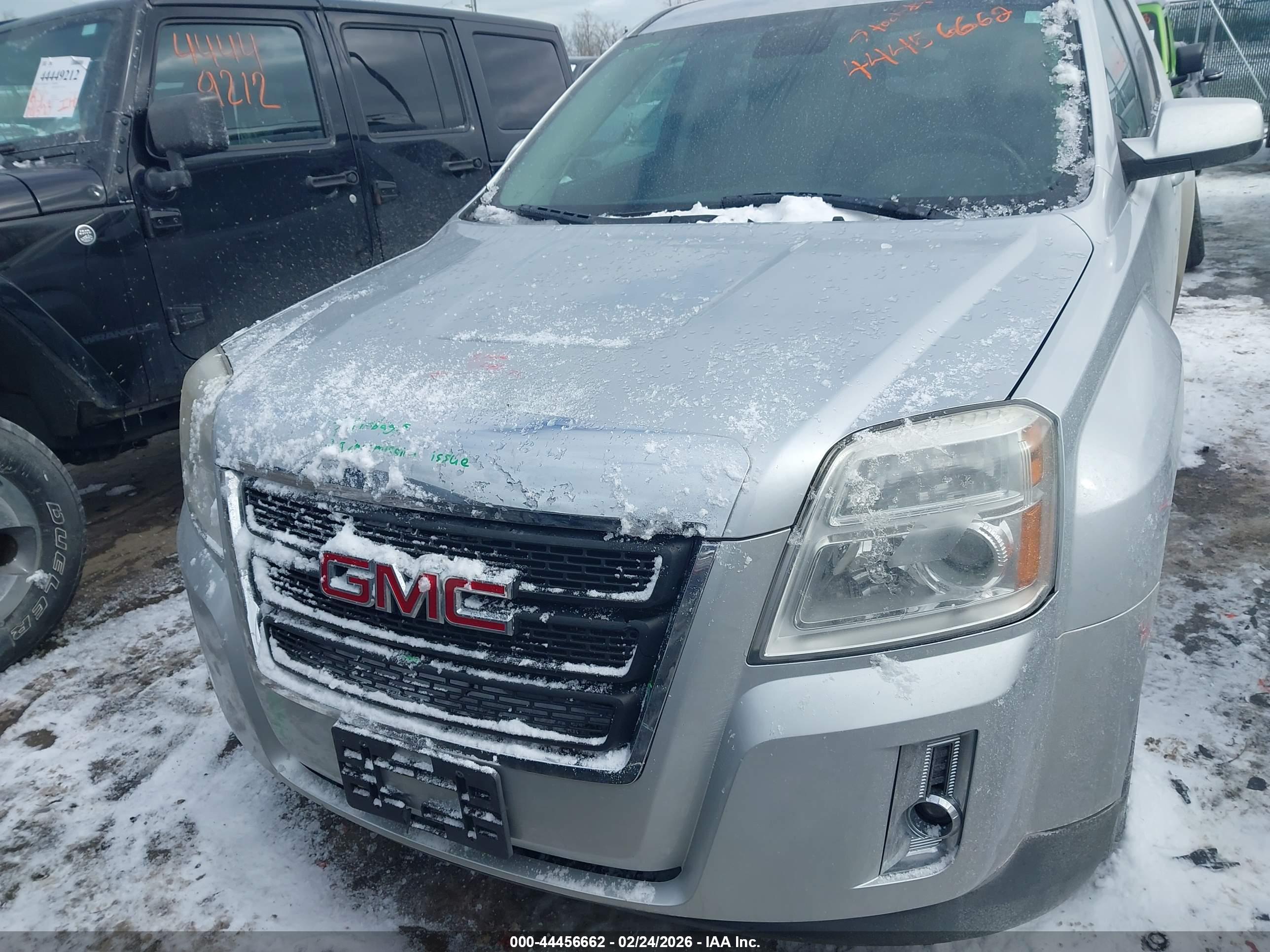 GMC TERRAIN image 6