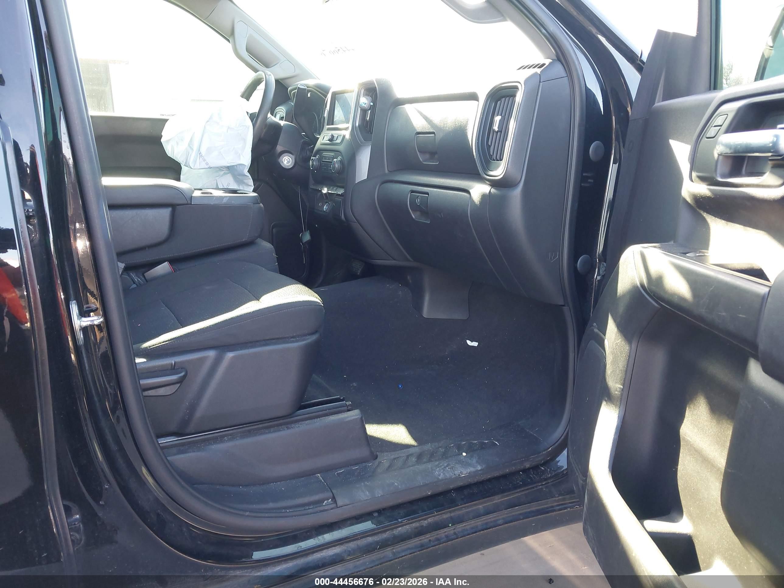 CHEVROLET SILVERADO image 5
