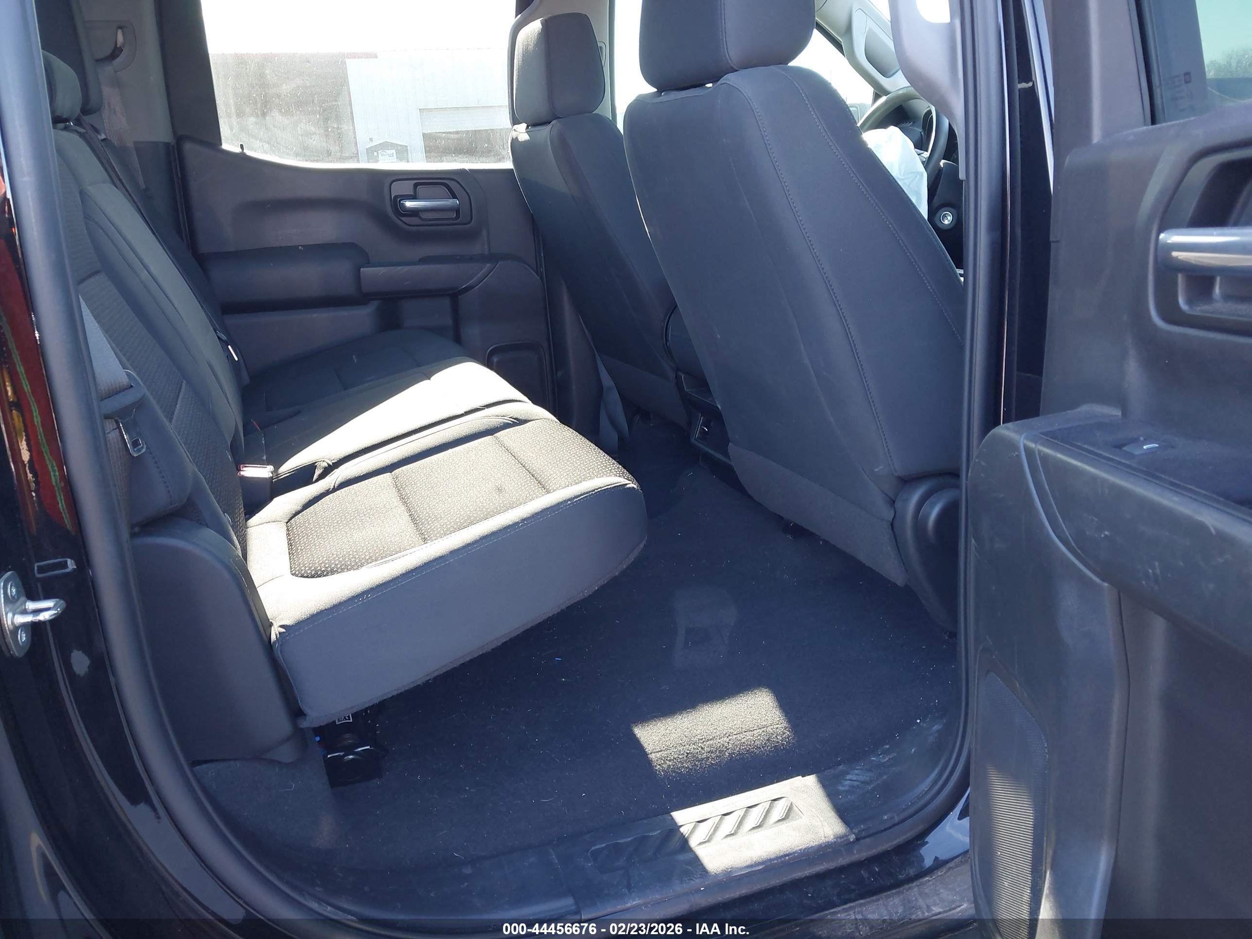 CHEVROLET SILVERADO image 8