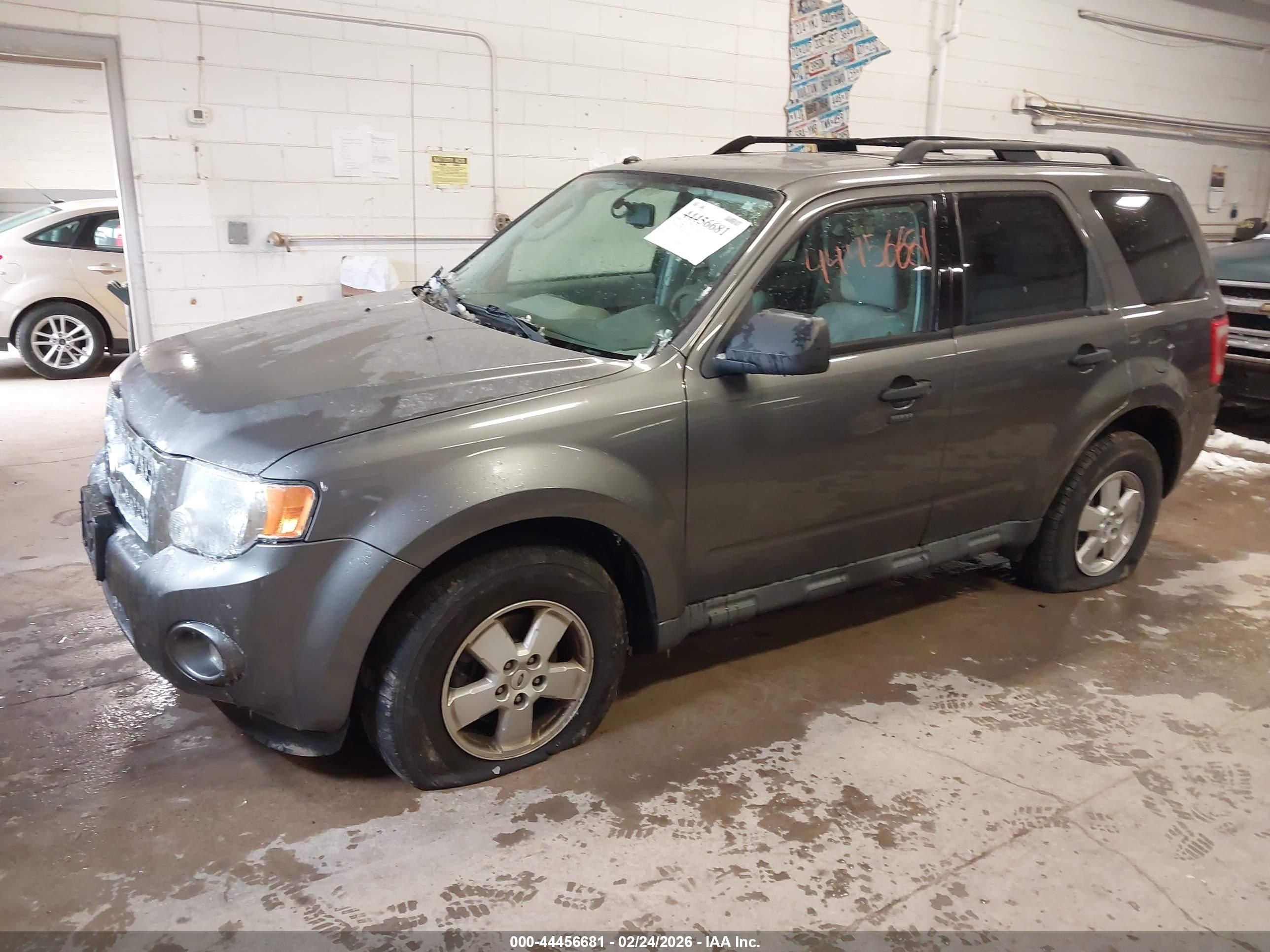 FORD ESCAPE image 2