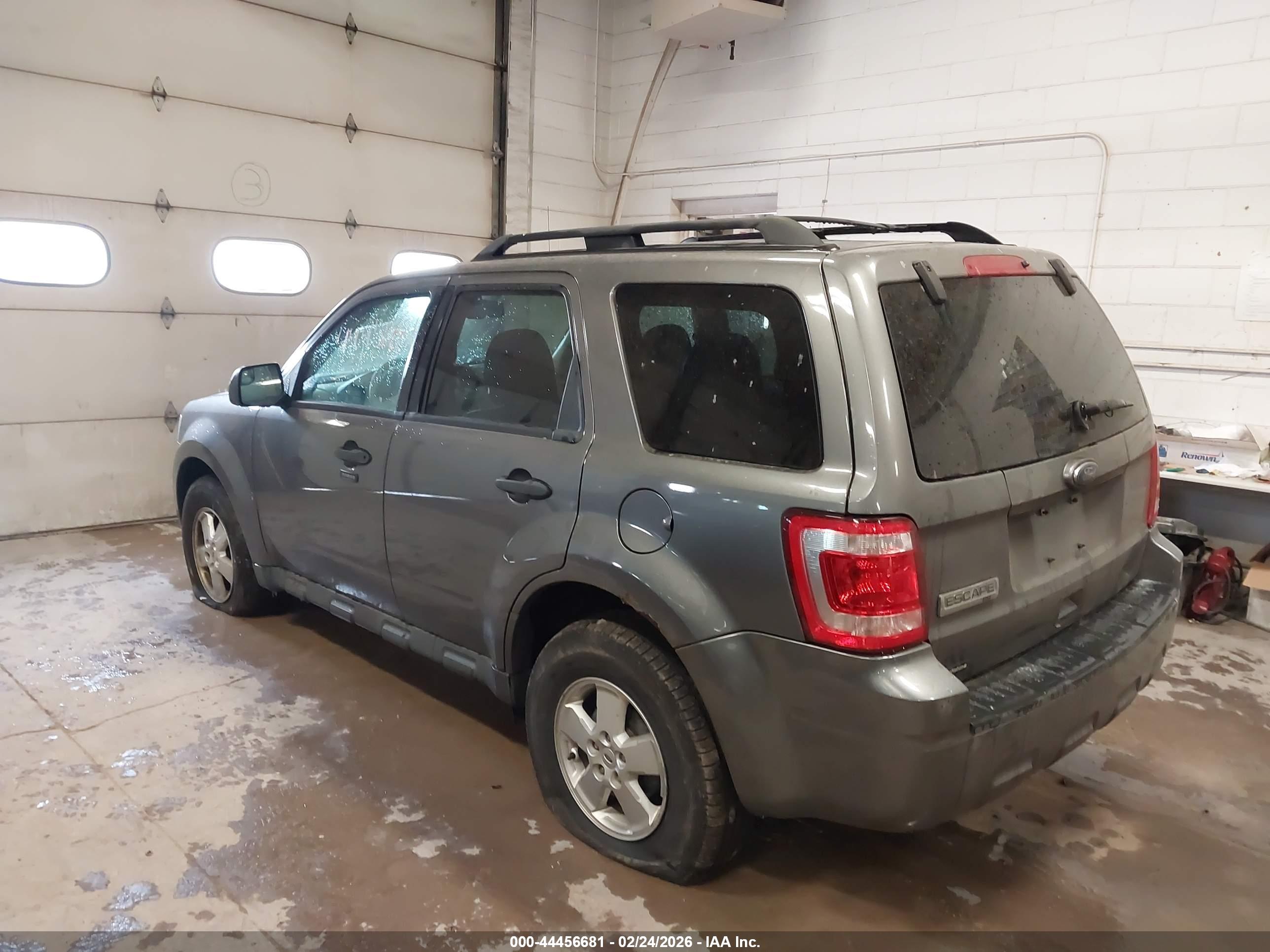 FORD ESCAPE image 3