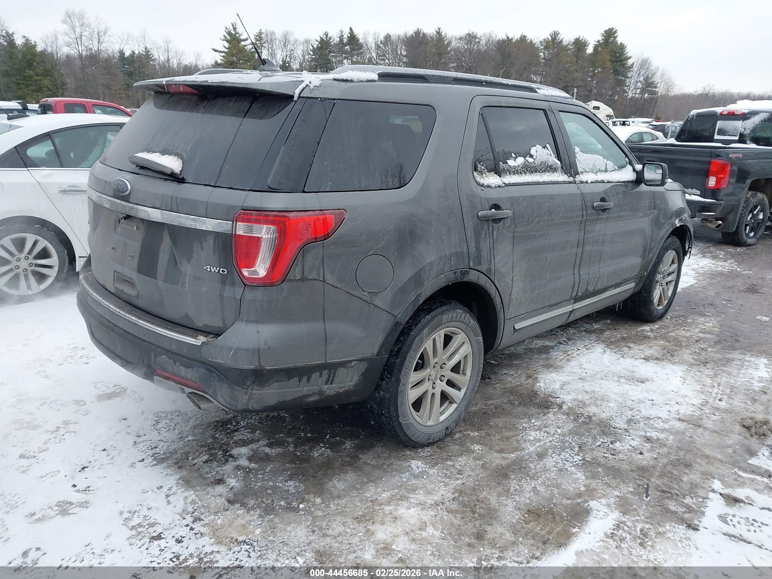 FORD EXPLORER image 4
