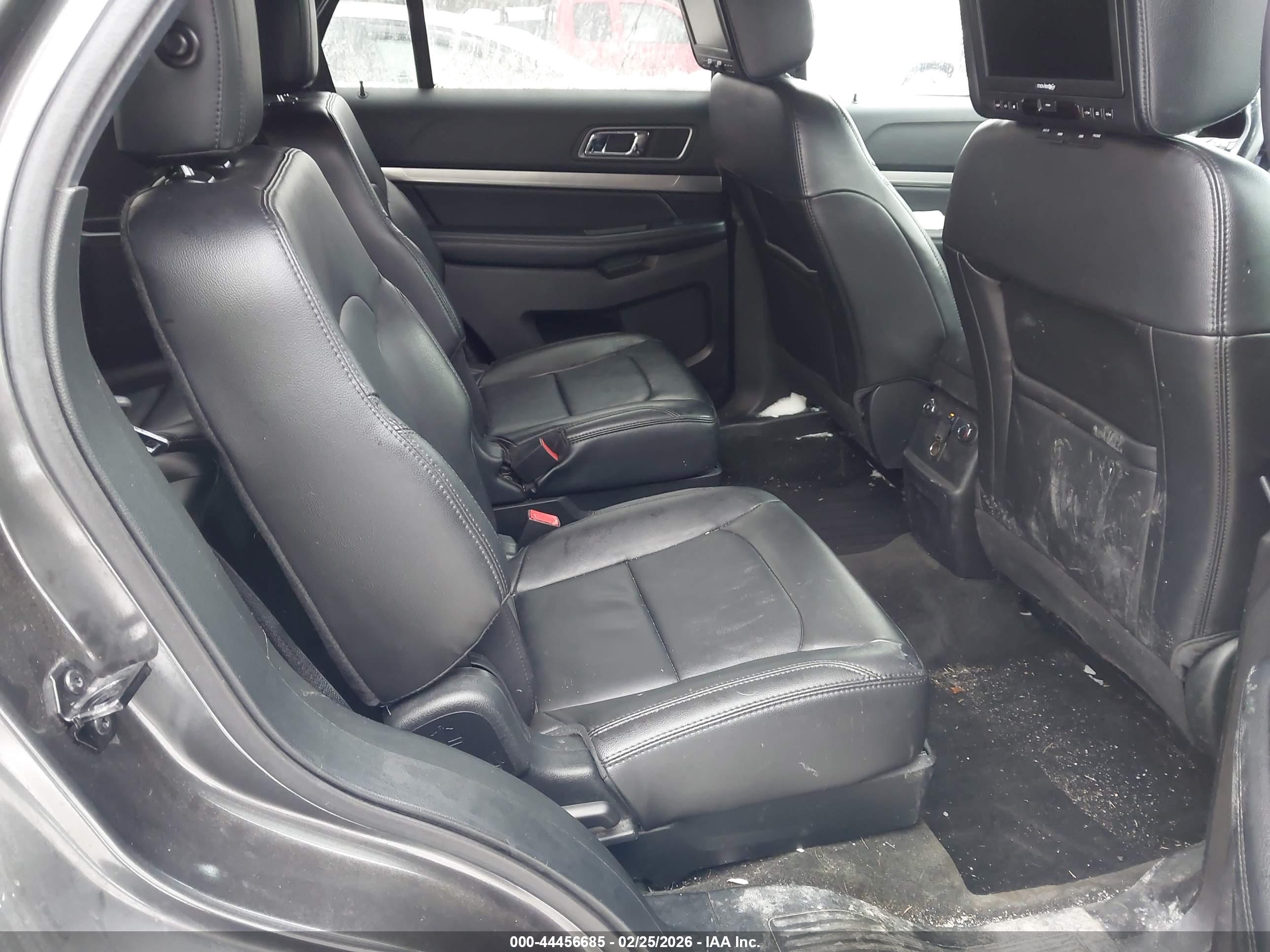 FORD EXPLORER image 8
