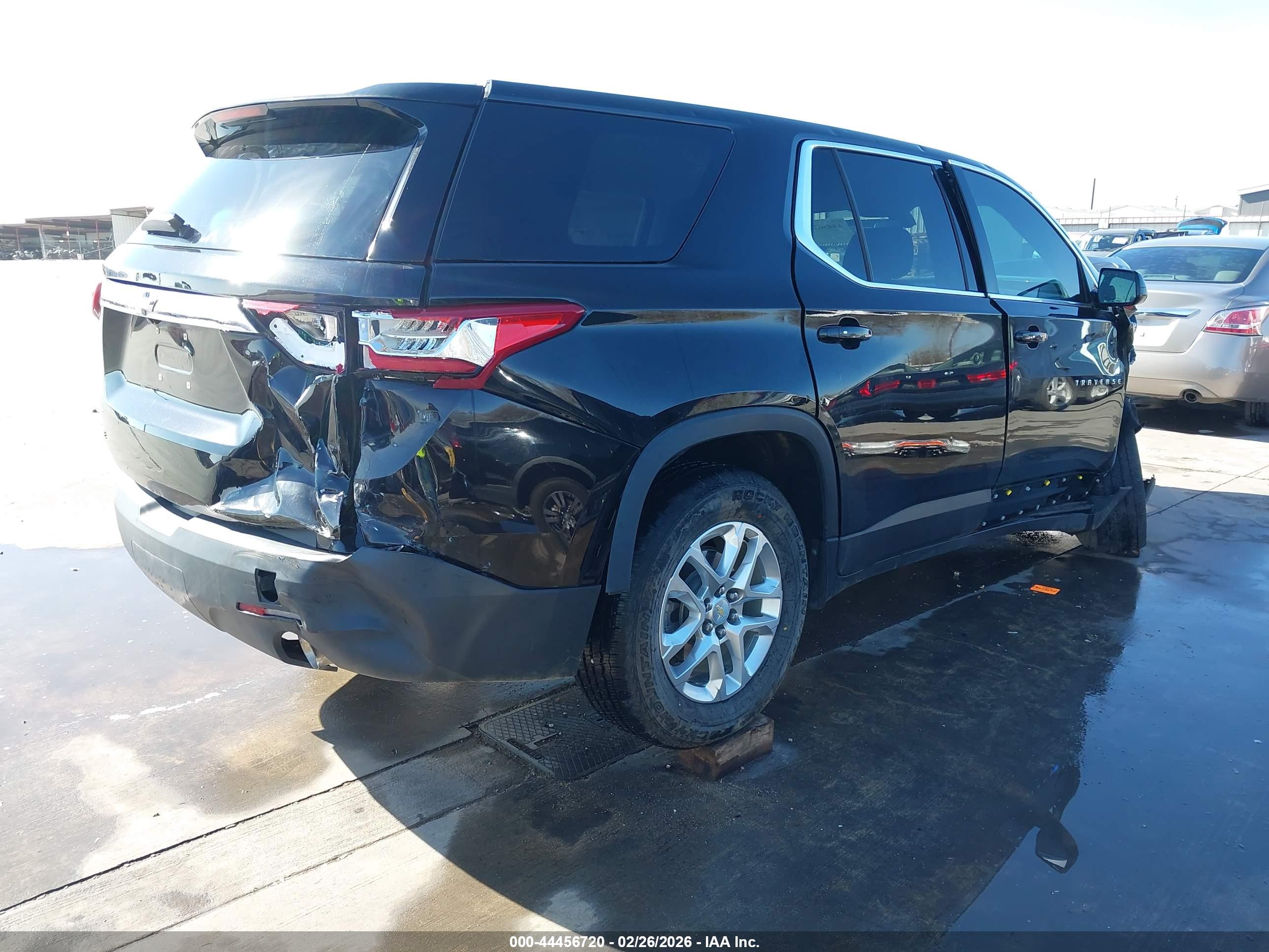 CHEVROLET TRAVERSE image 4