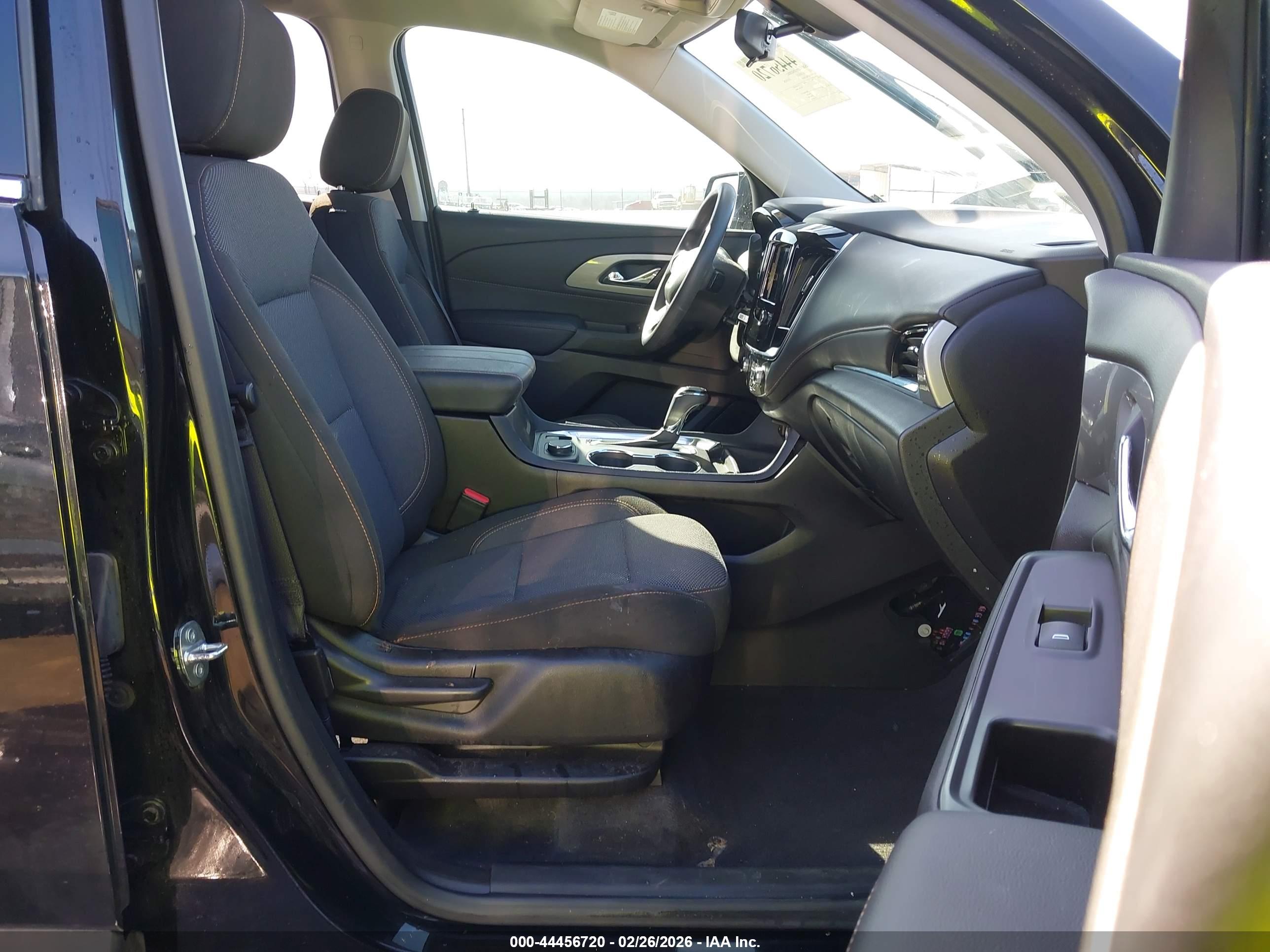 CHEVROLET TRAVERSE image 5