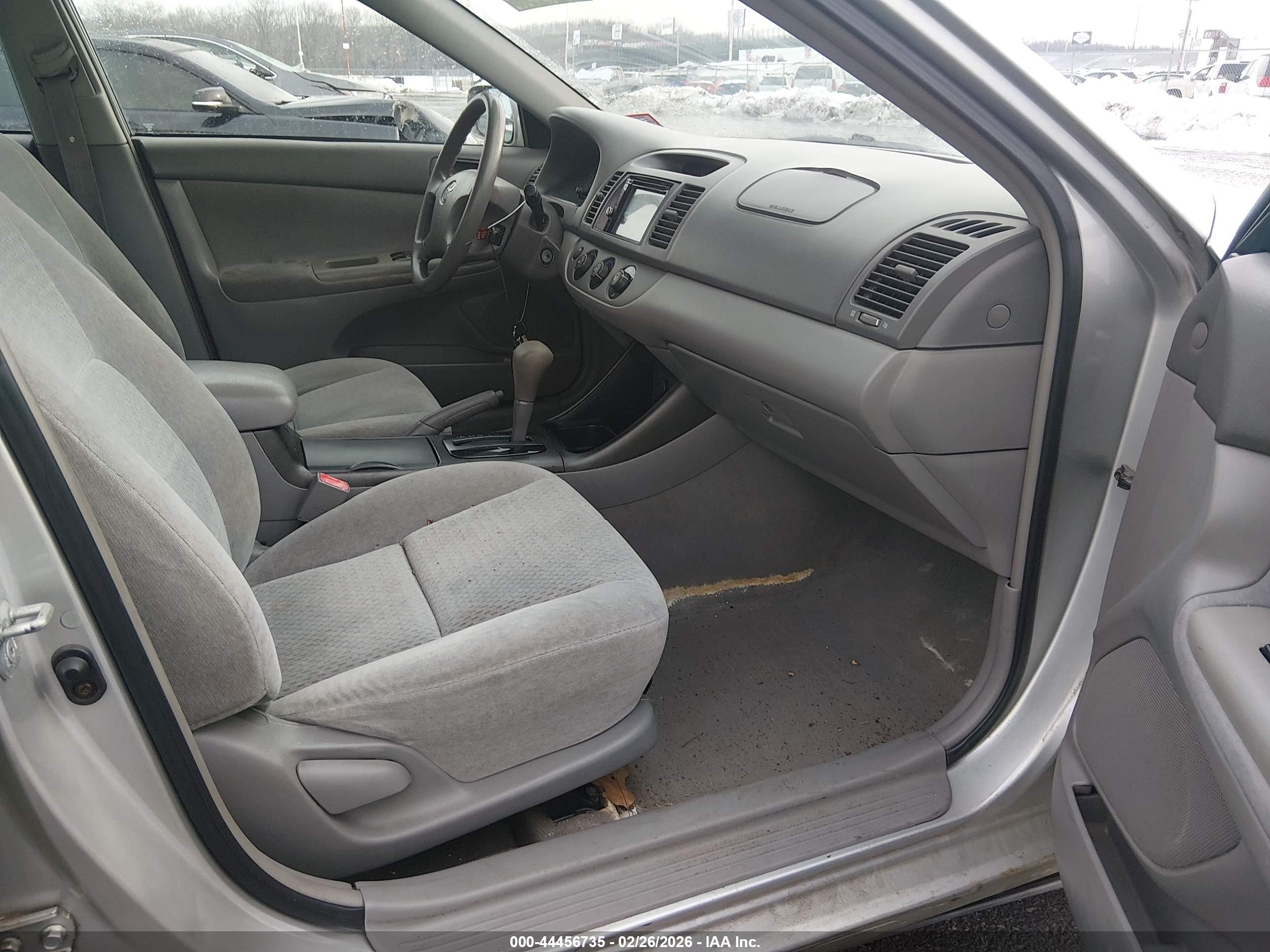 TOYOTA CAMRY image 5