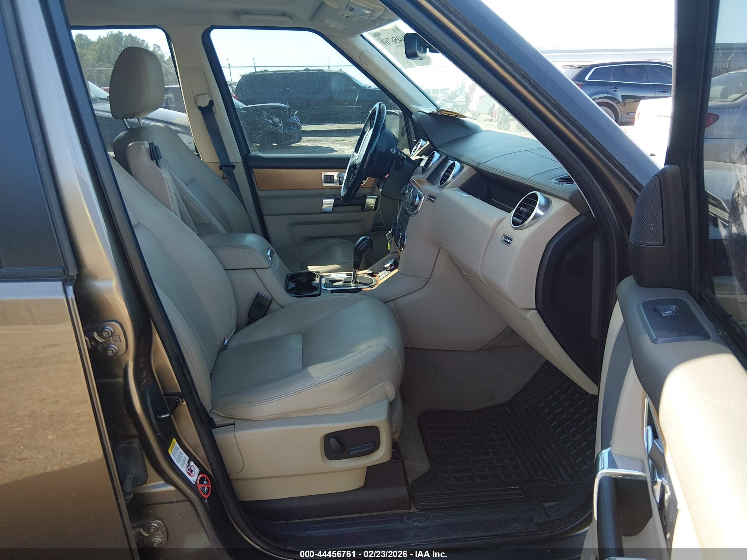 LAND ROVER image 5