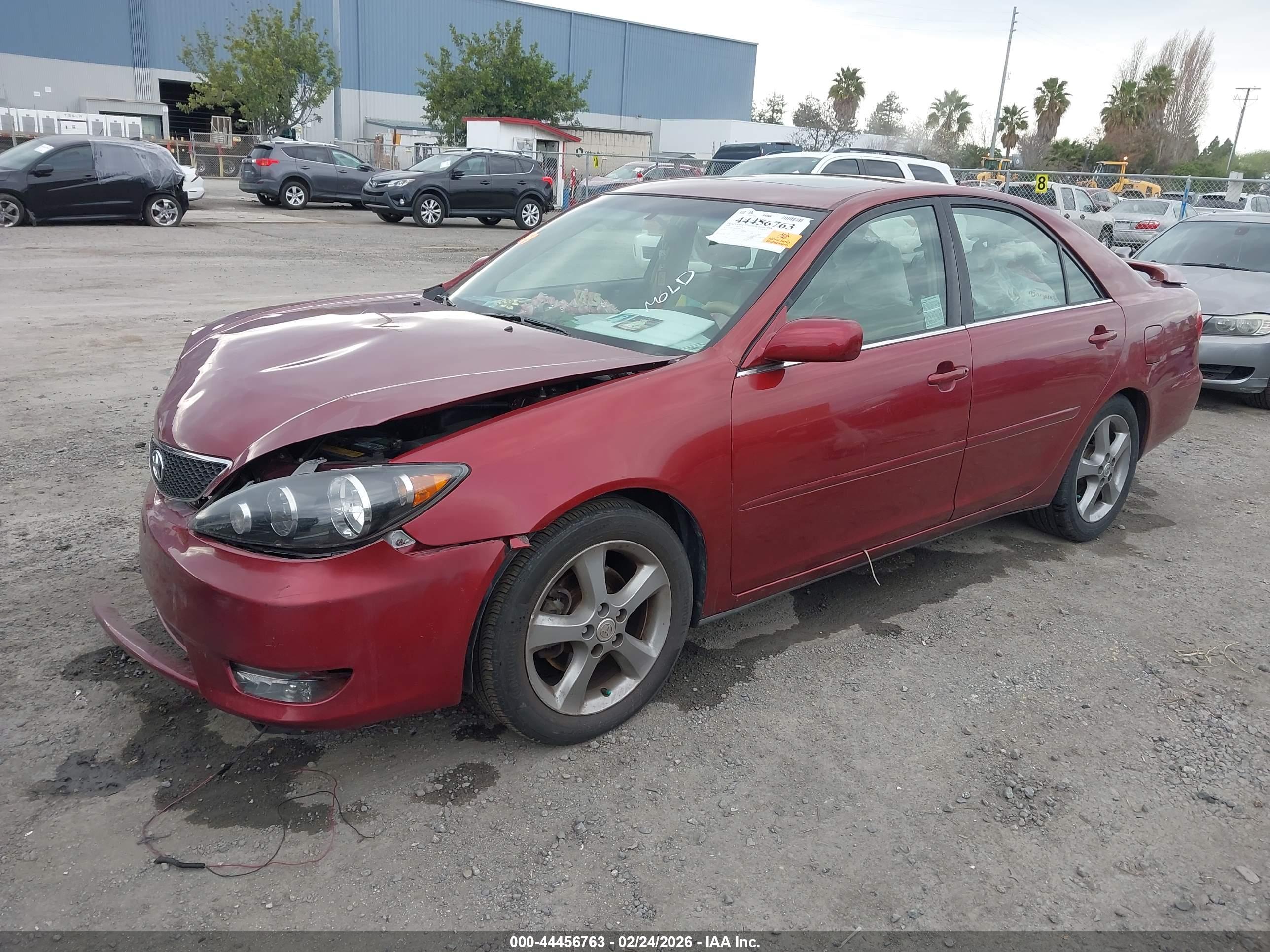 TOYOTA CAMRY image 2
