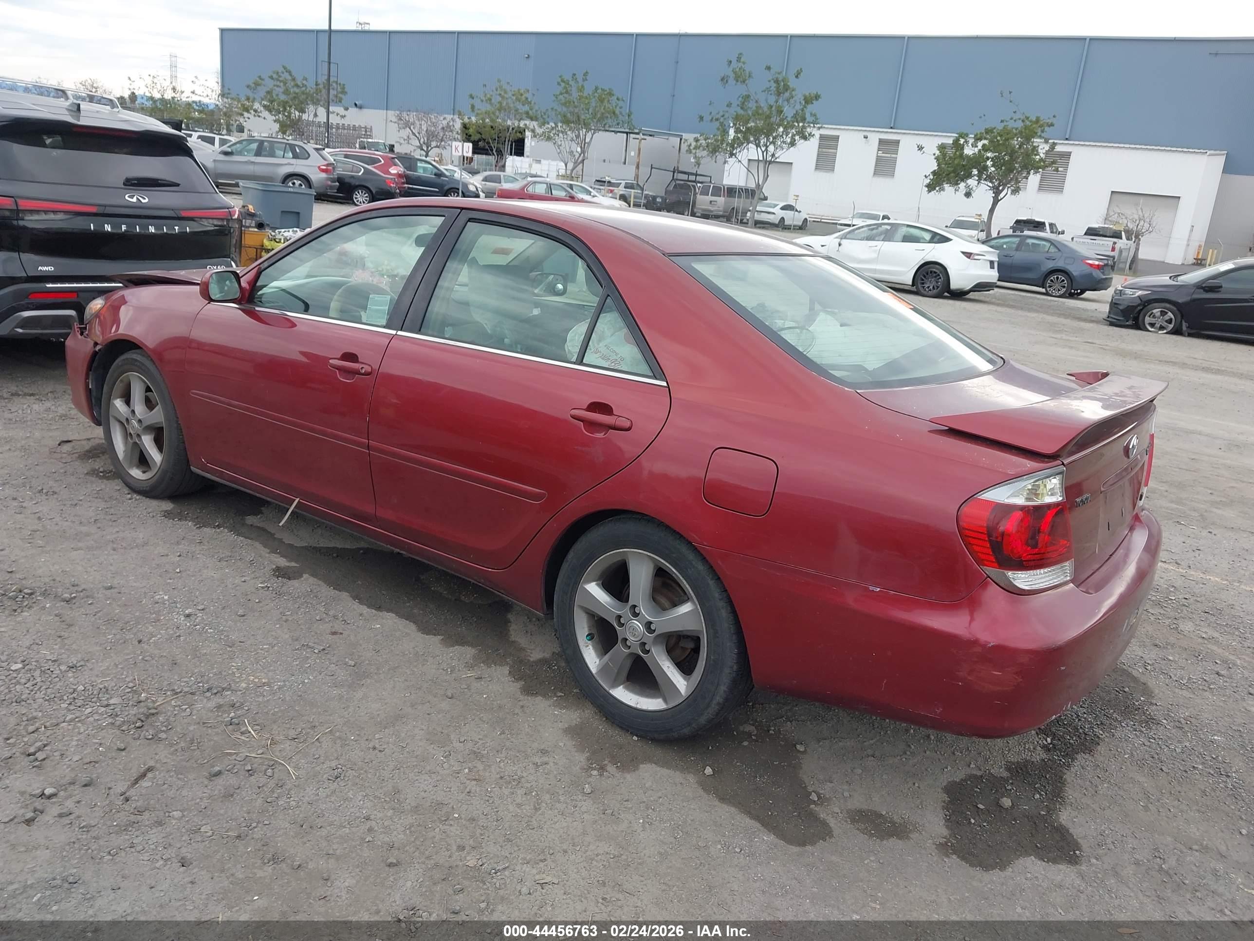 TOYOTA CAMRY image 3