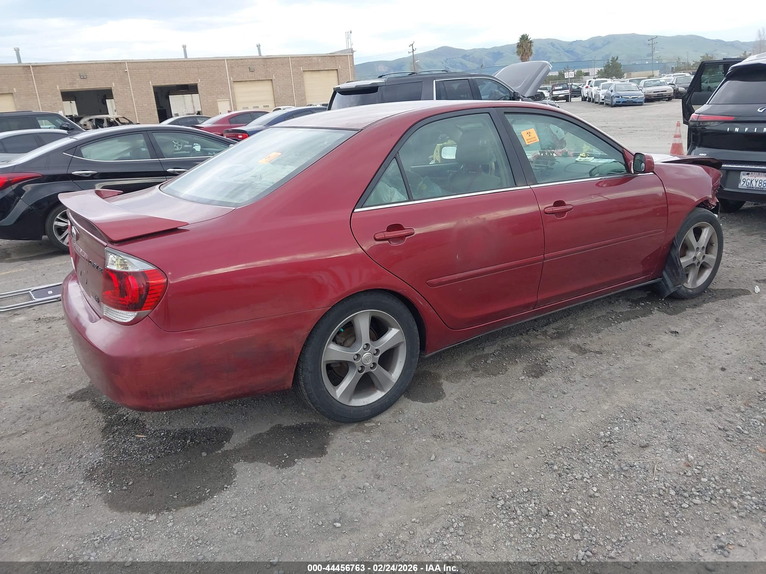 TOYOTA CAMRY image 4