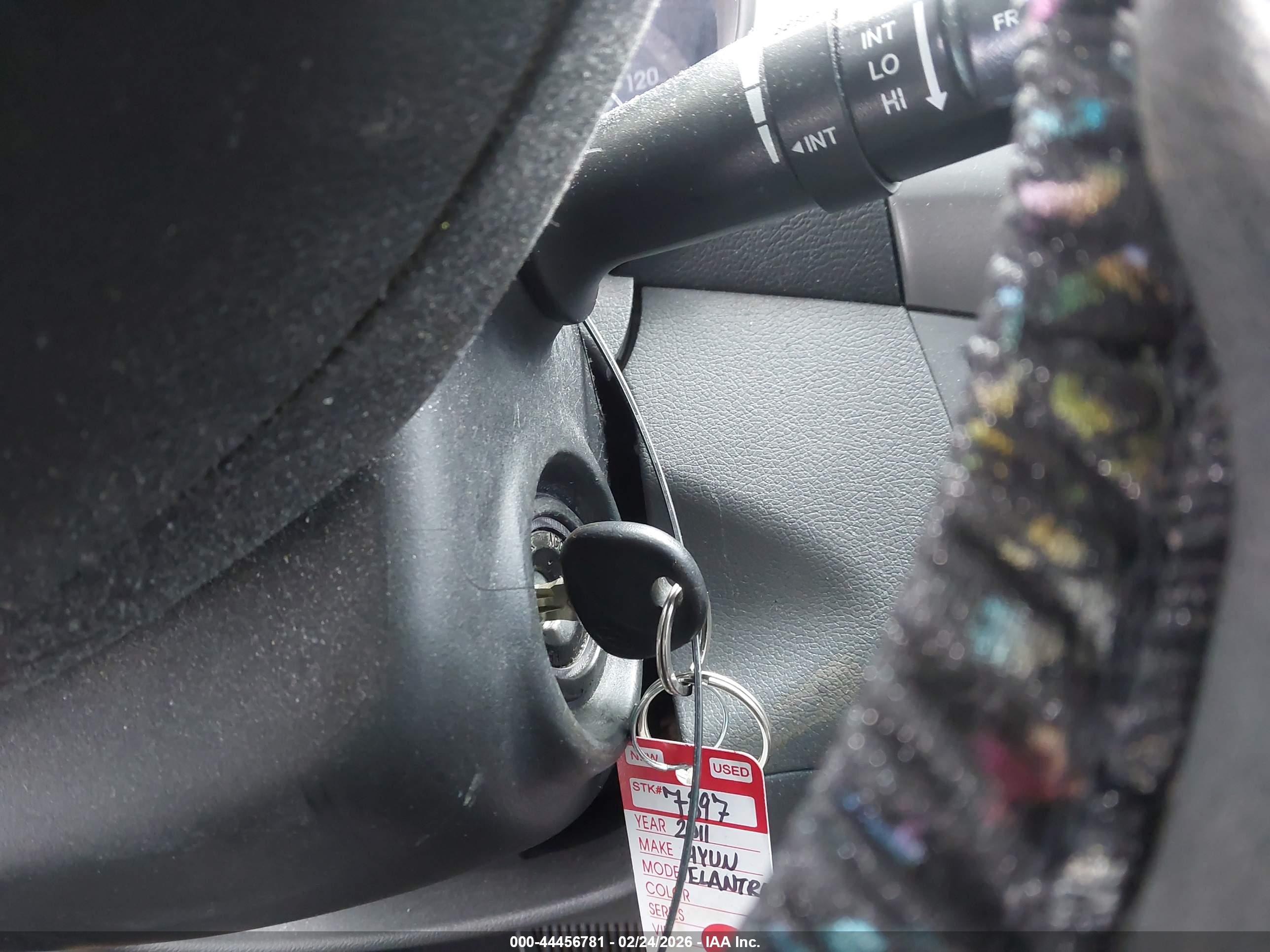 HYUNDAI ELANTRA image 11