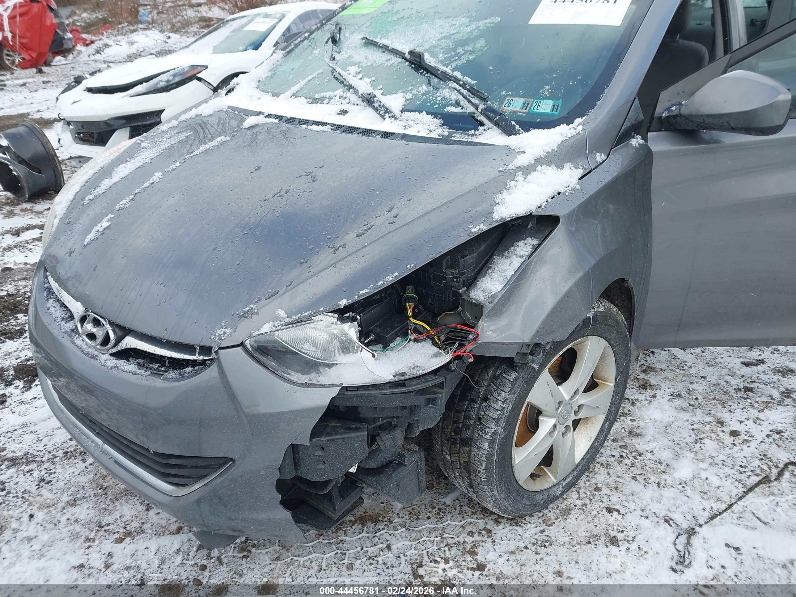 HYUNDAI ELANTRA image 6