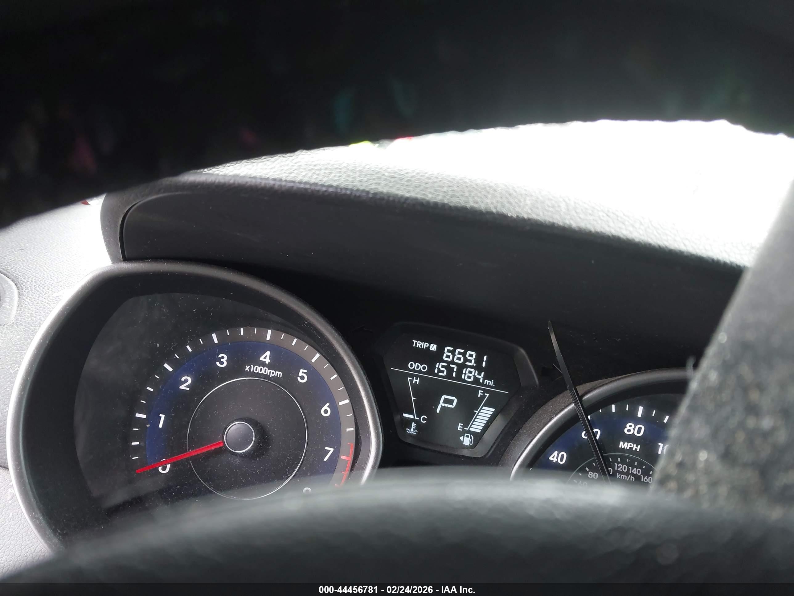 HYUNDAI ELANTRA image 7