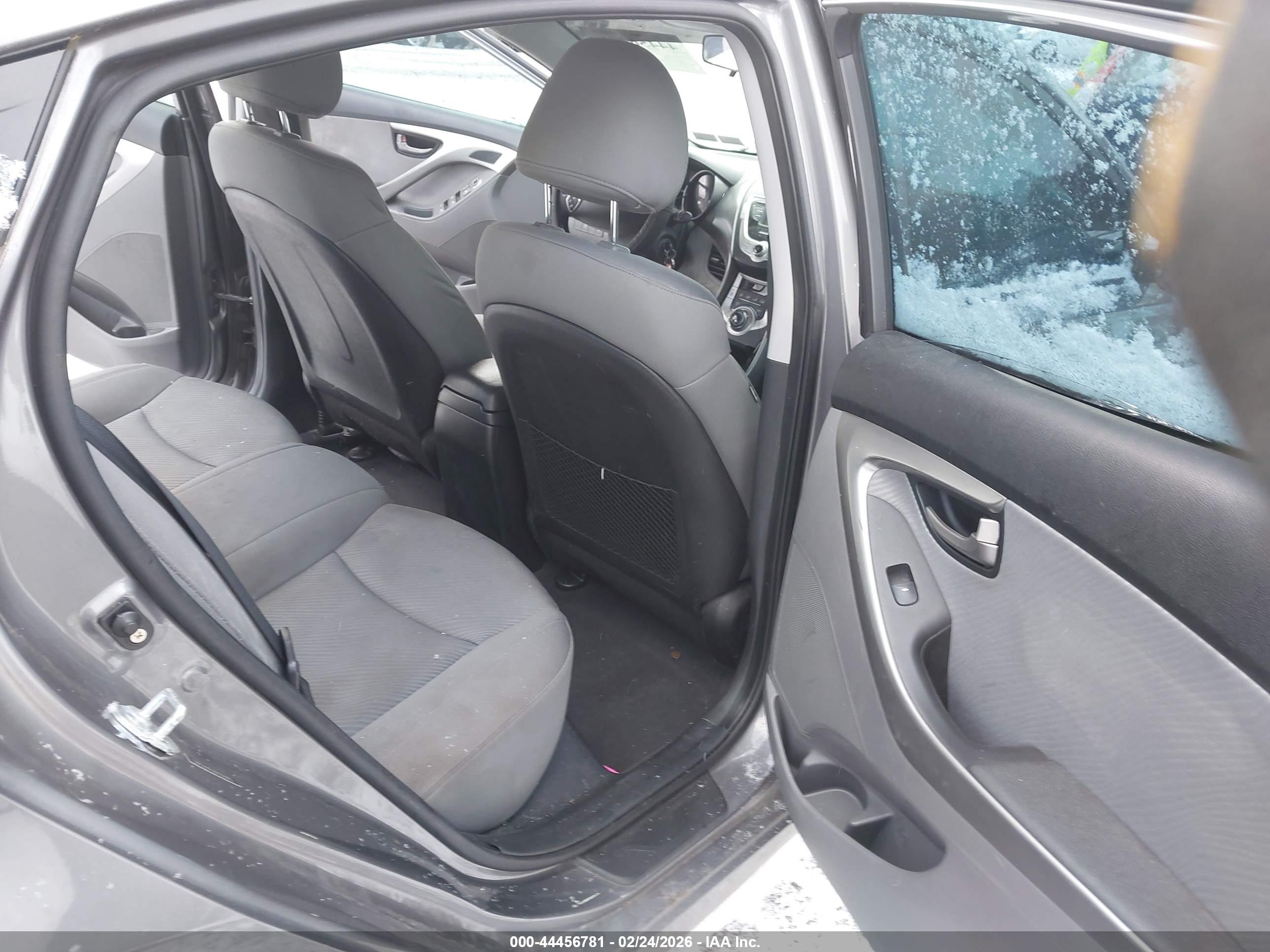 HYUNDAI ELANTRA image 8