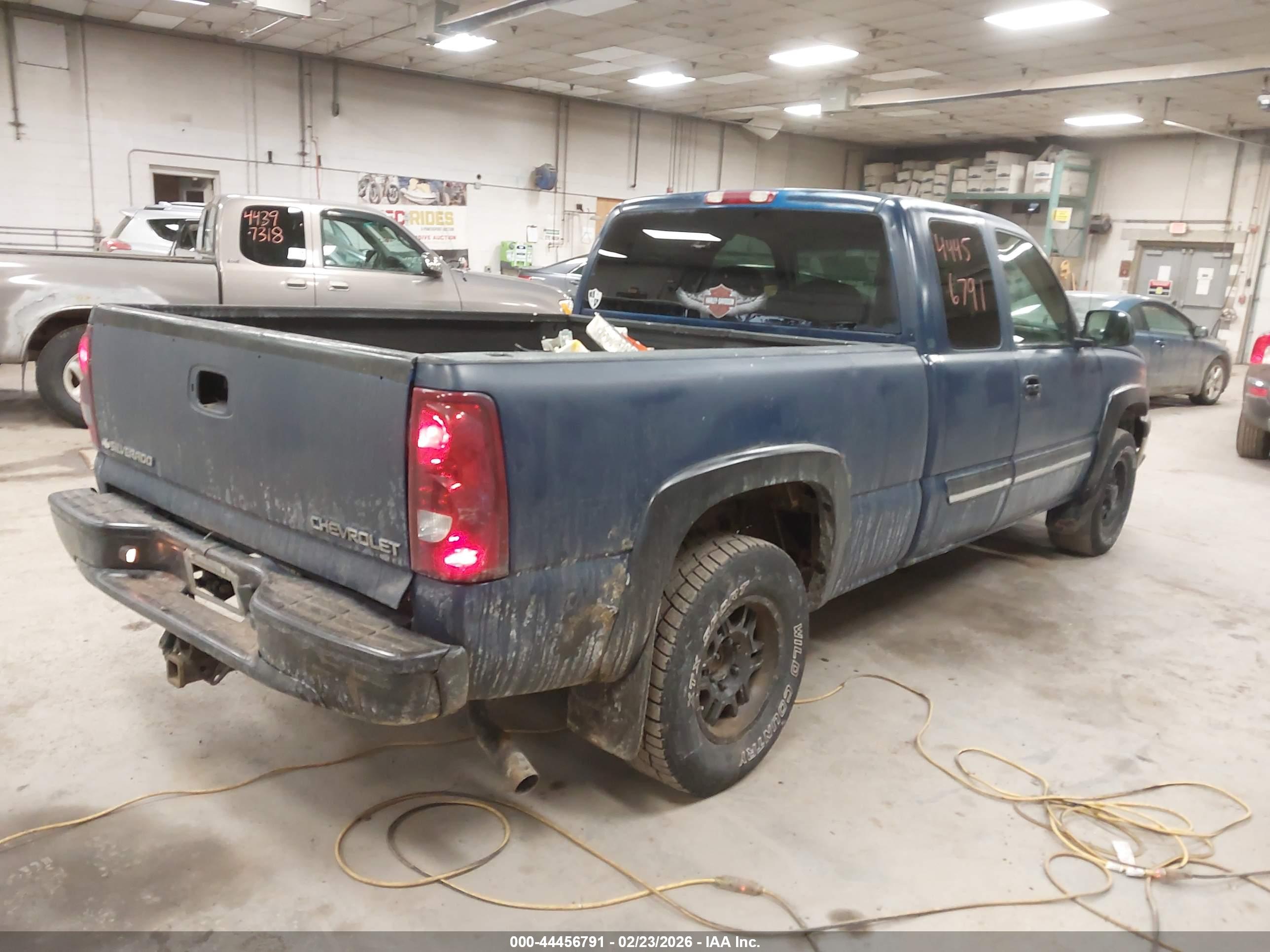 CHEVROLET SILVERADO image 4