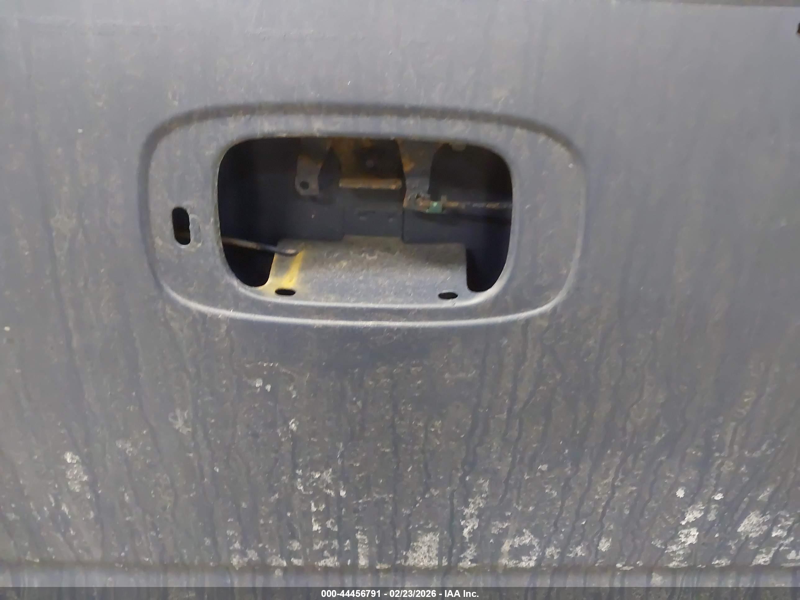 CHEVROLET SILVERADO image 6