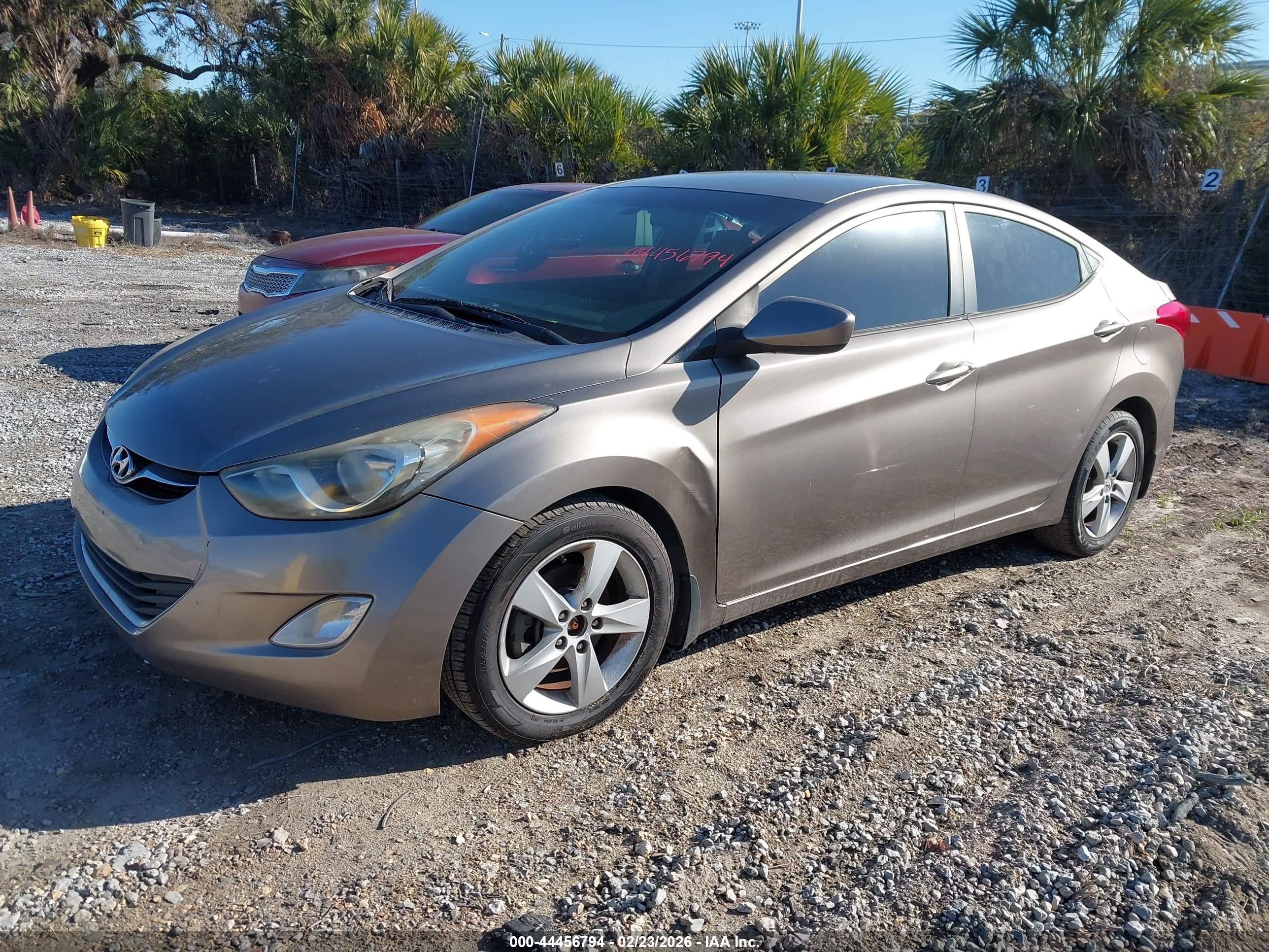 HYUNDAI ELANTRA image 2