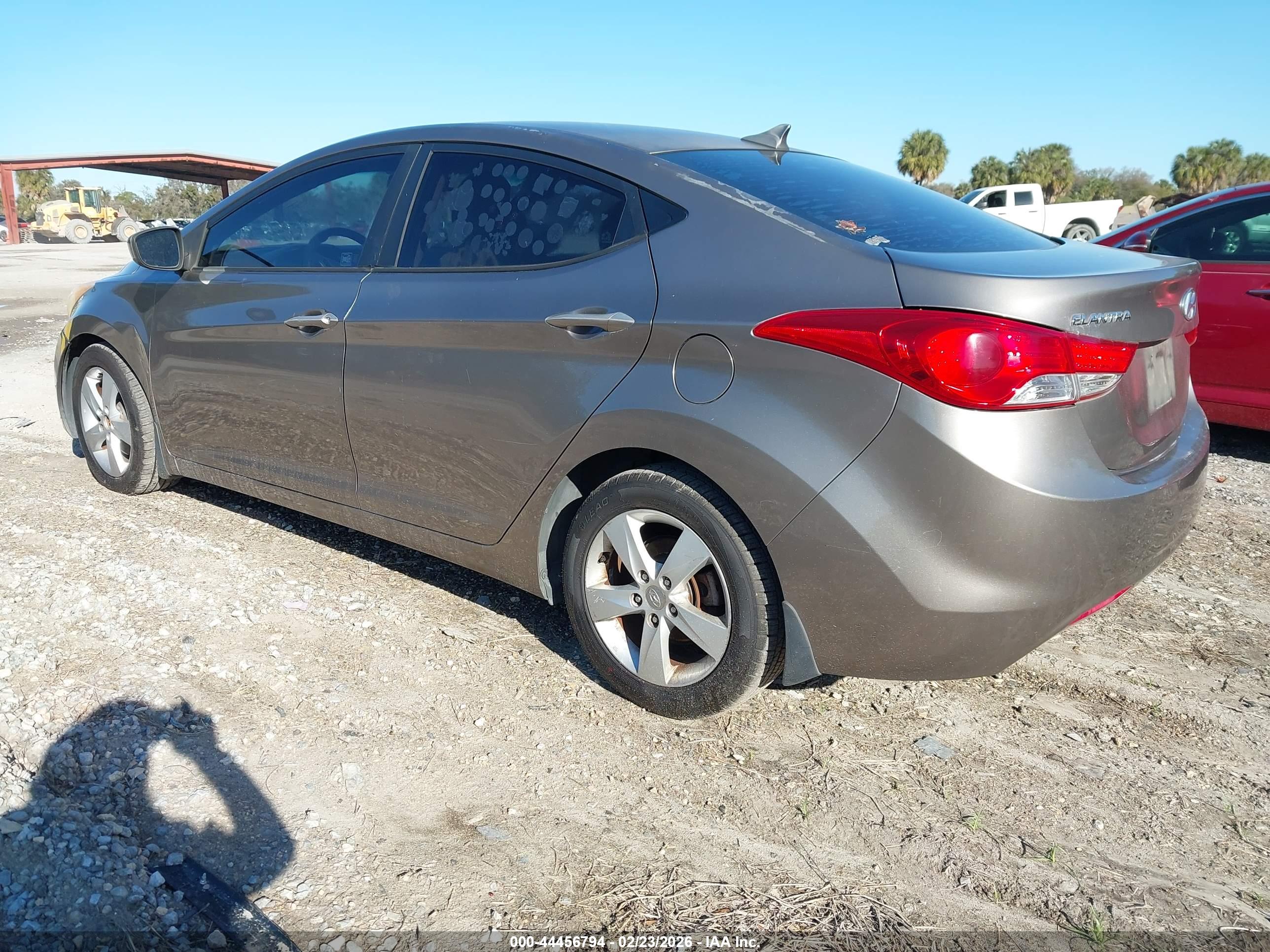 HYUNDAI ELANTRA image 3